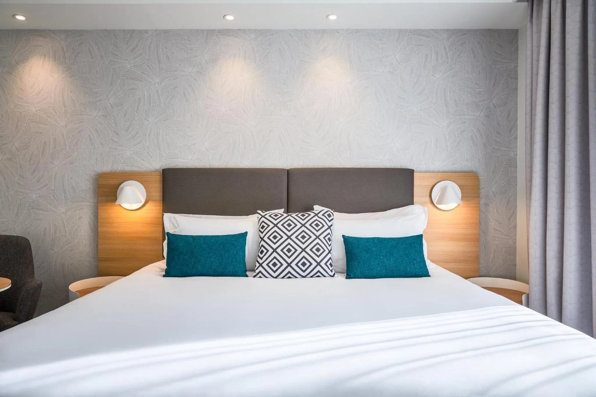 Photo of the whole room, Bed in Holiday Inn Perpignan by IHG