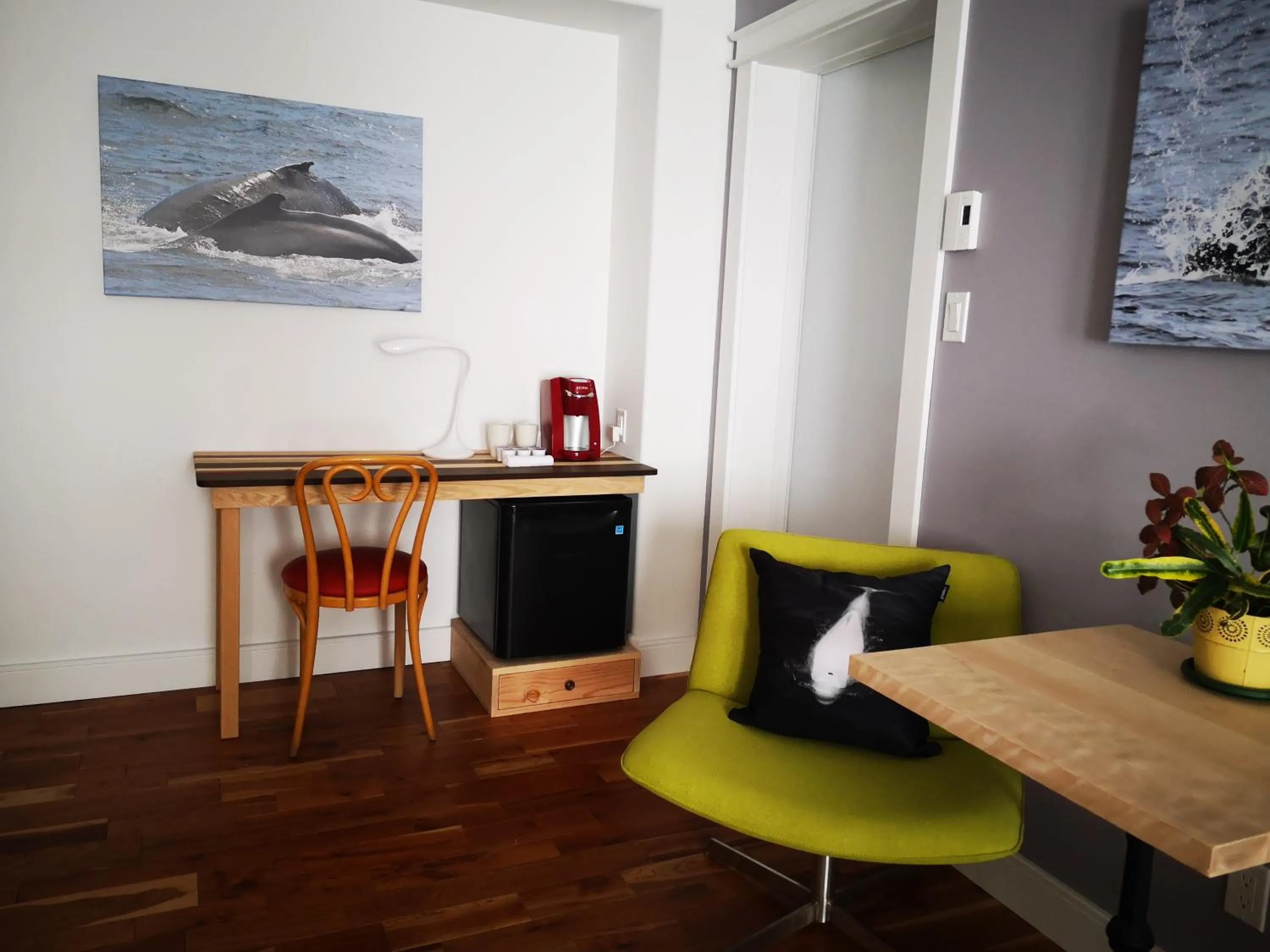 Seating area in Au Cachalot Caché le gîte hôtel