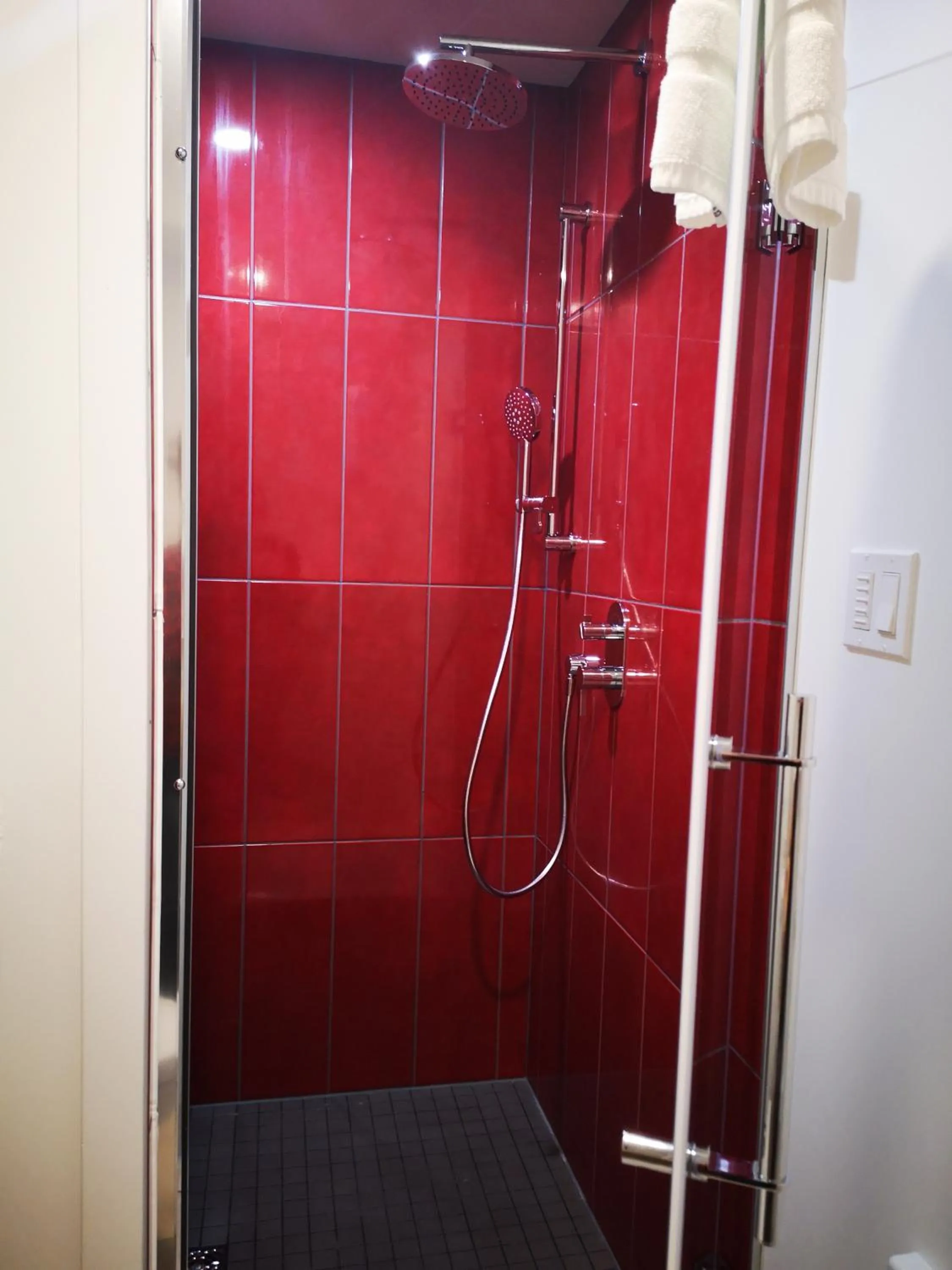 Shower in Au Cachalot Caché le gîte hôtel