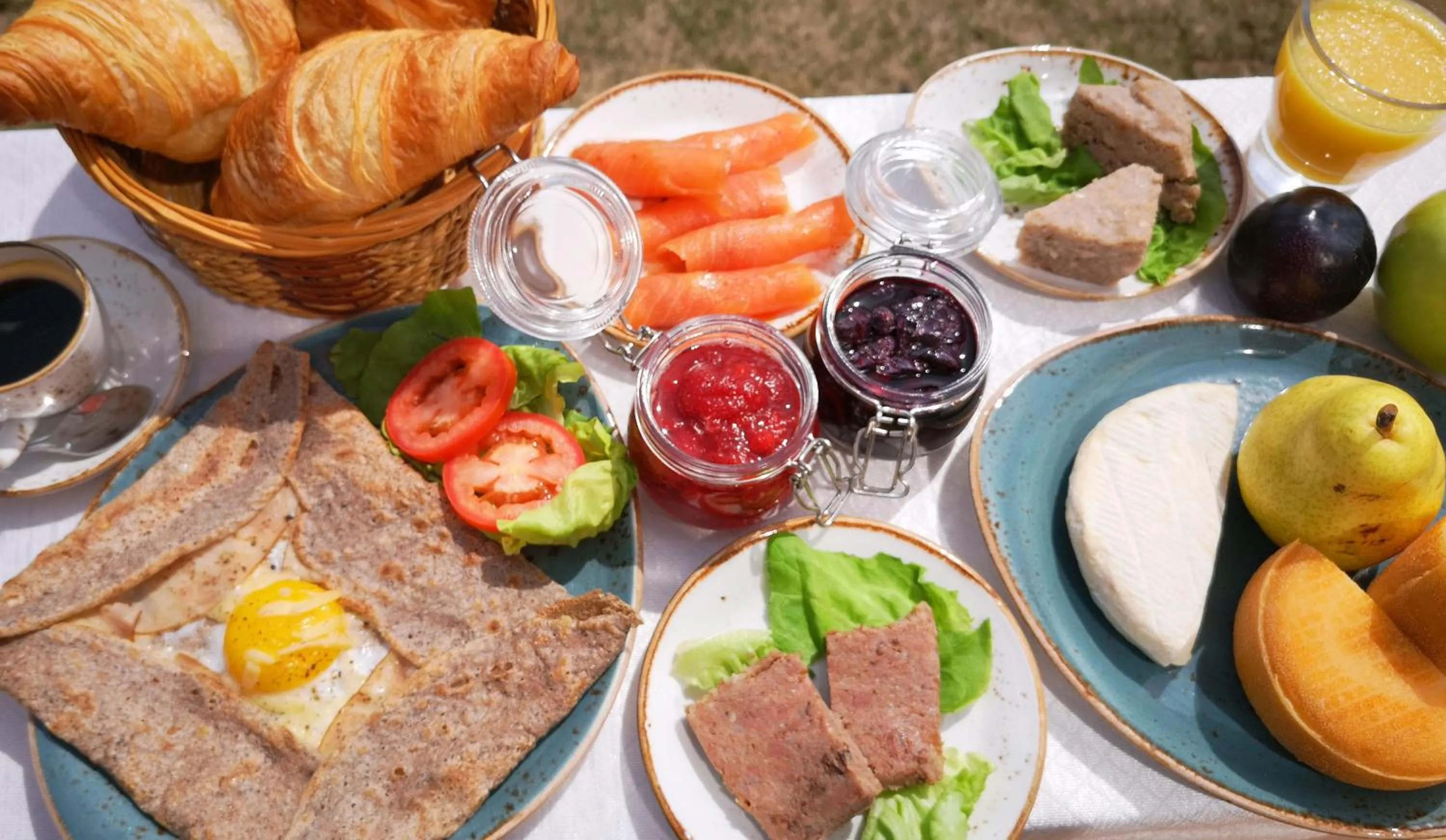 Breakfast in Au Cachalot Caché le gîte hôtel