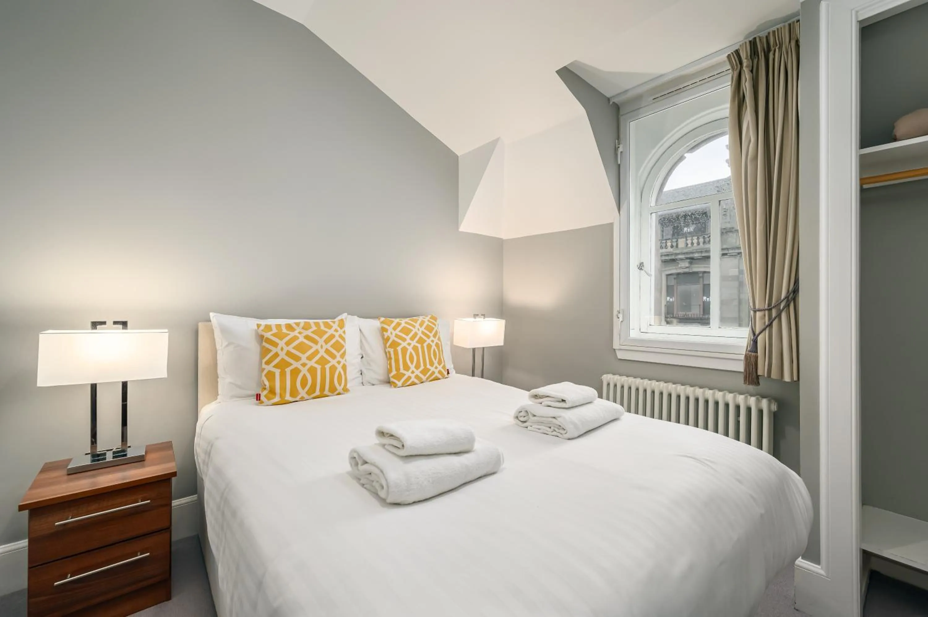 Bed in Destiny Scotland - St Andrew Square Apartments