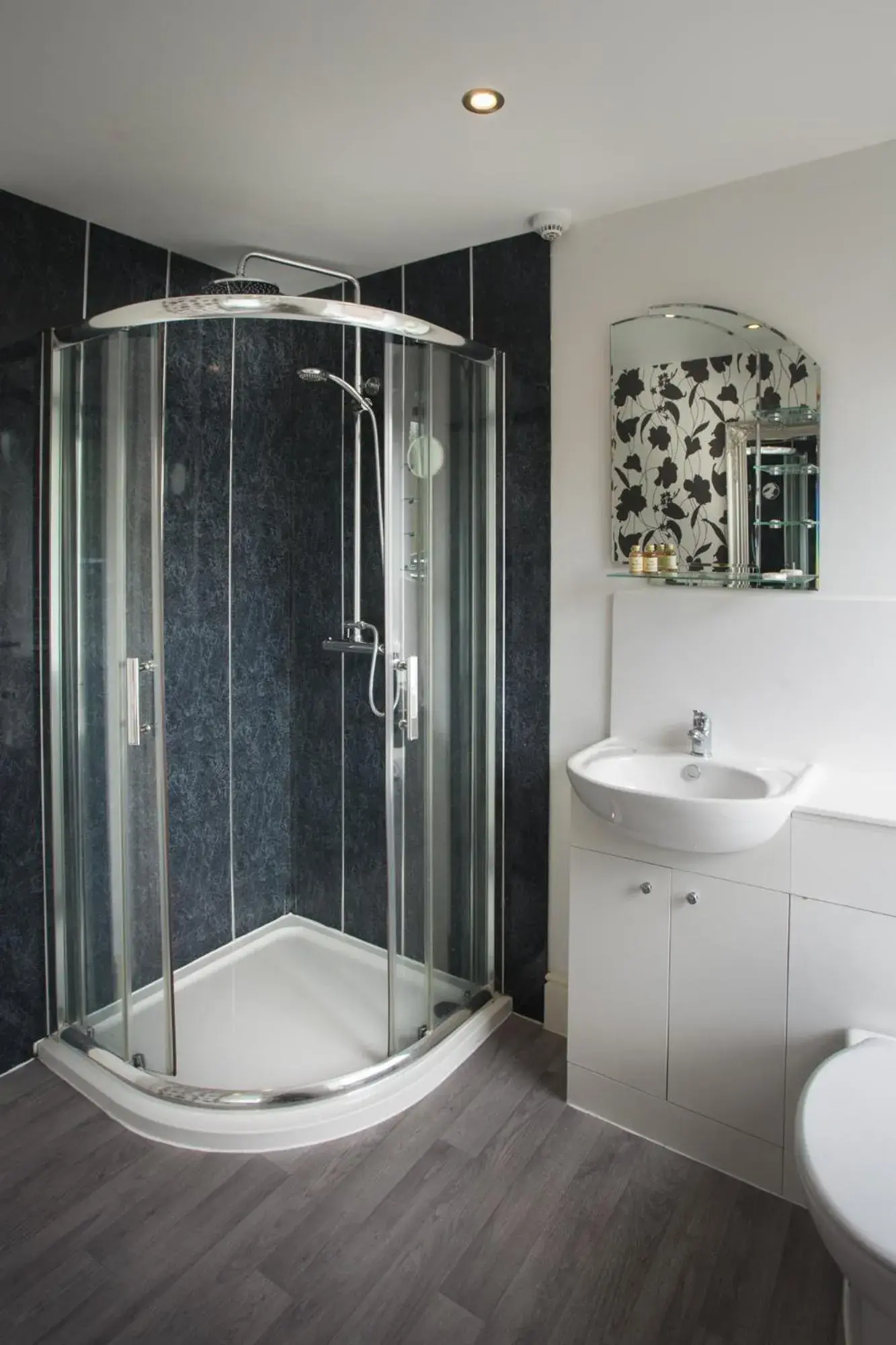 Twin Room with Private Bathroom in Little John Hotel Twin Room with Private Bathroom in Little John Hotel