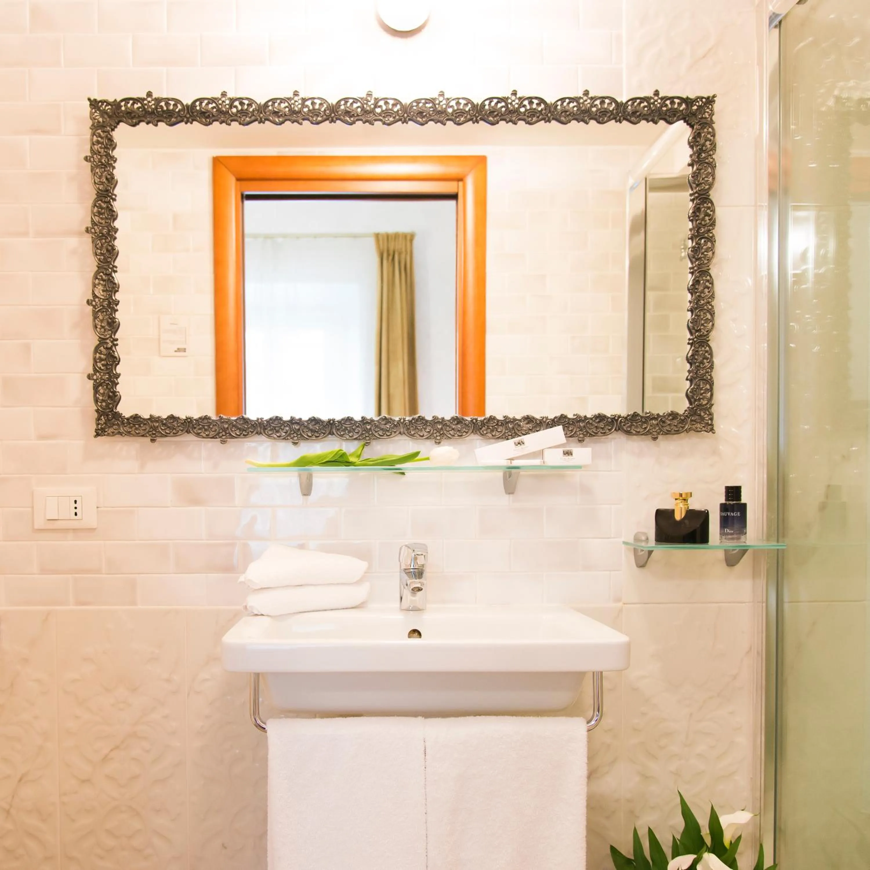 Bathroom in Ripetta Rooms