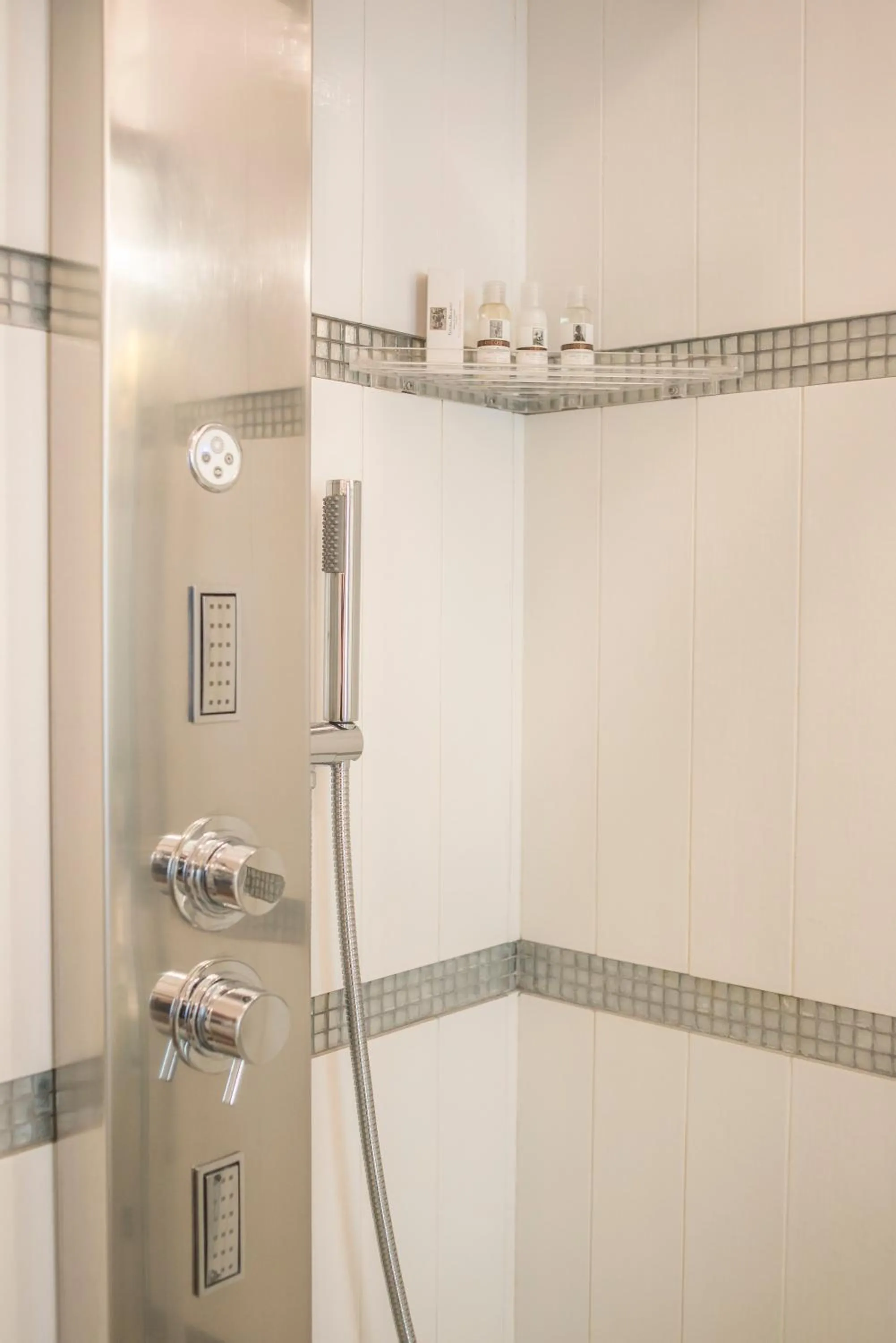 Shower in Ripetta Rooms