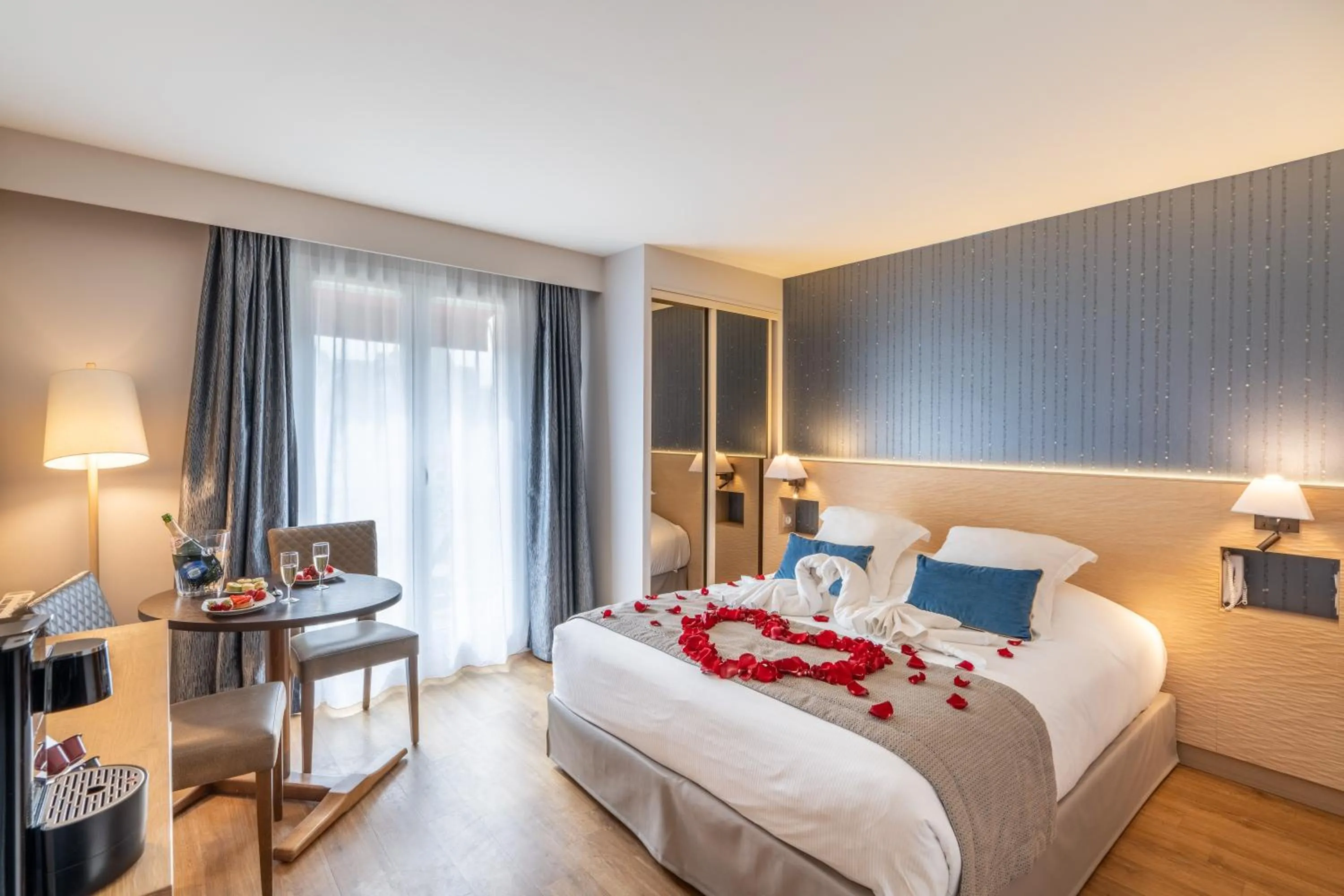 Bedroom, Bed in La Closerie SPA & Résidence Hôtel