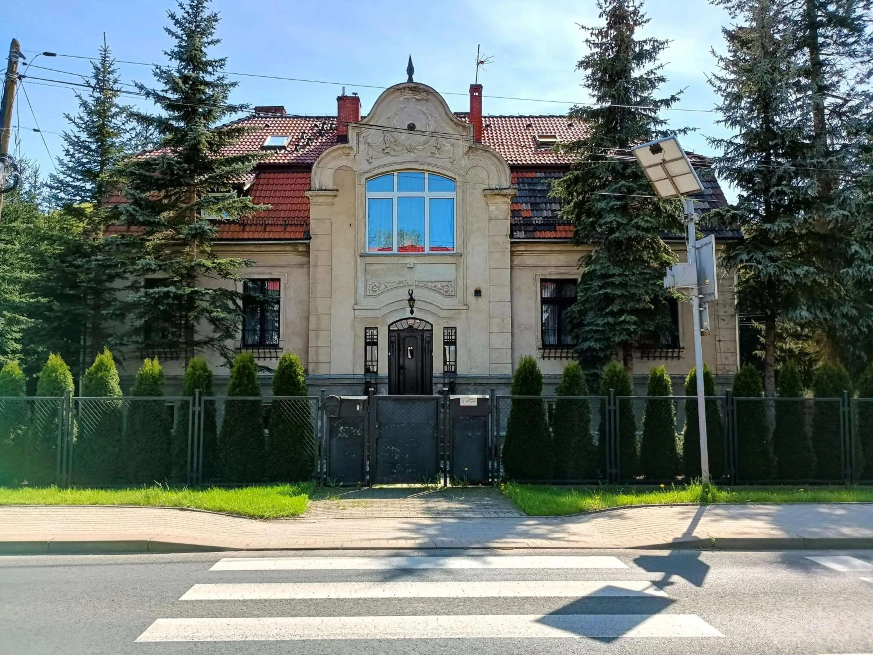 Dworek pod świerkami