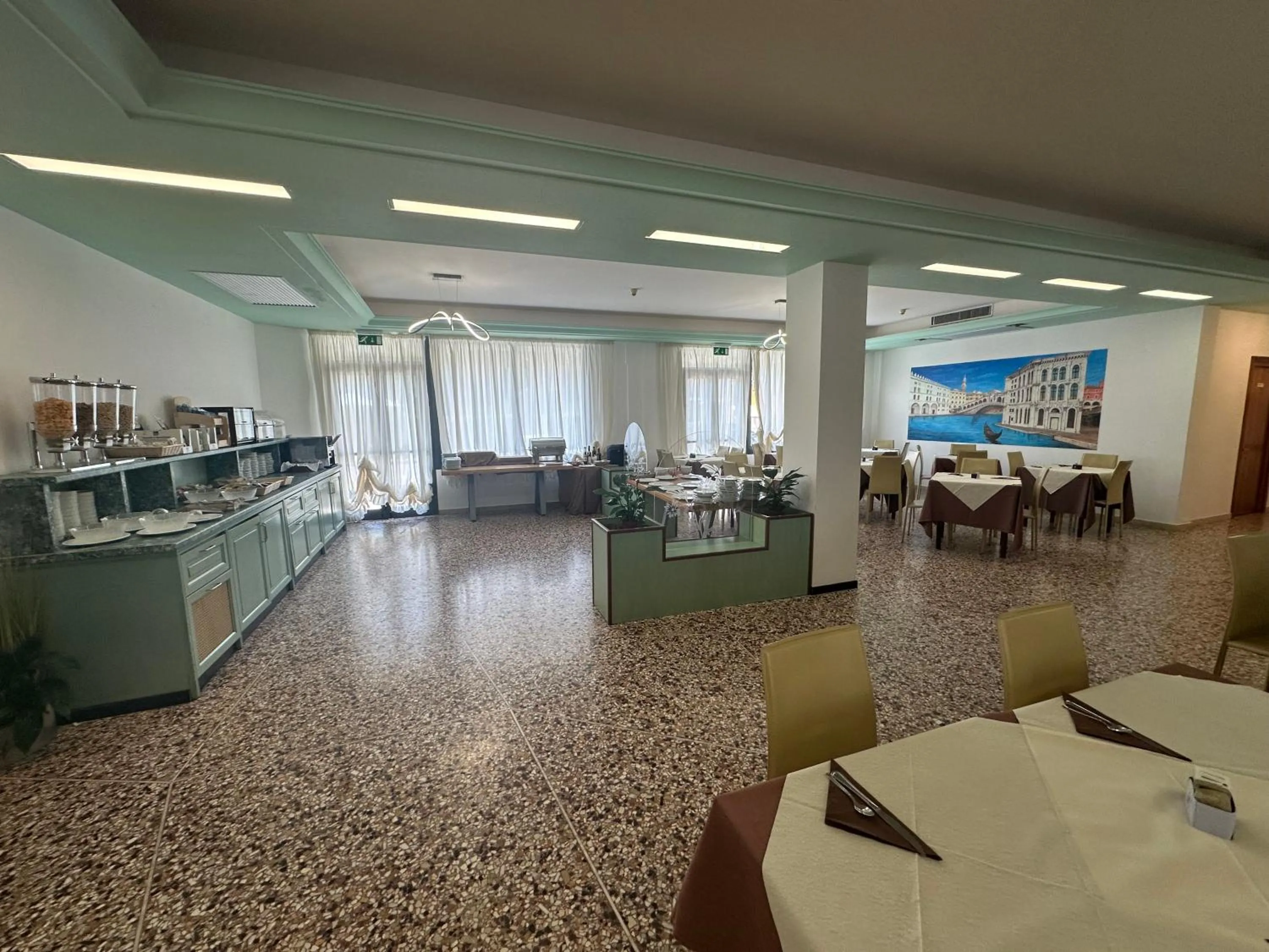 Buffet breakfast in Hotel Vienna