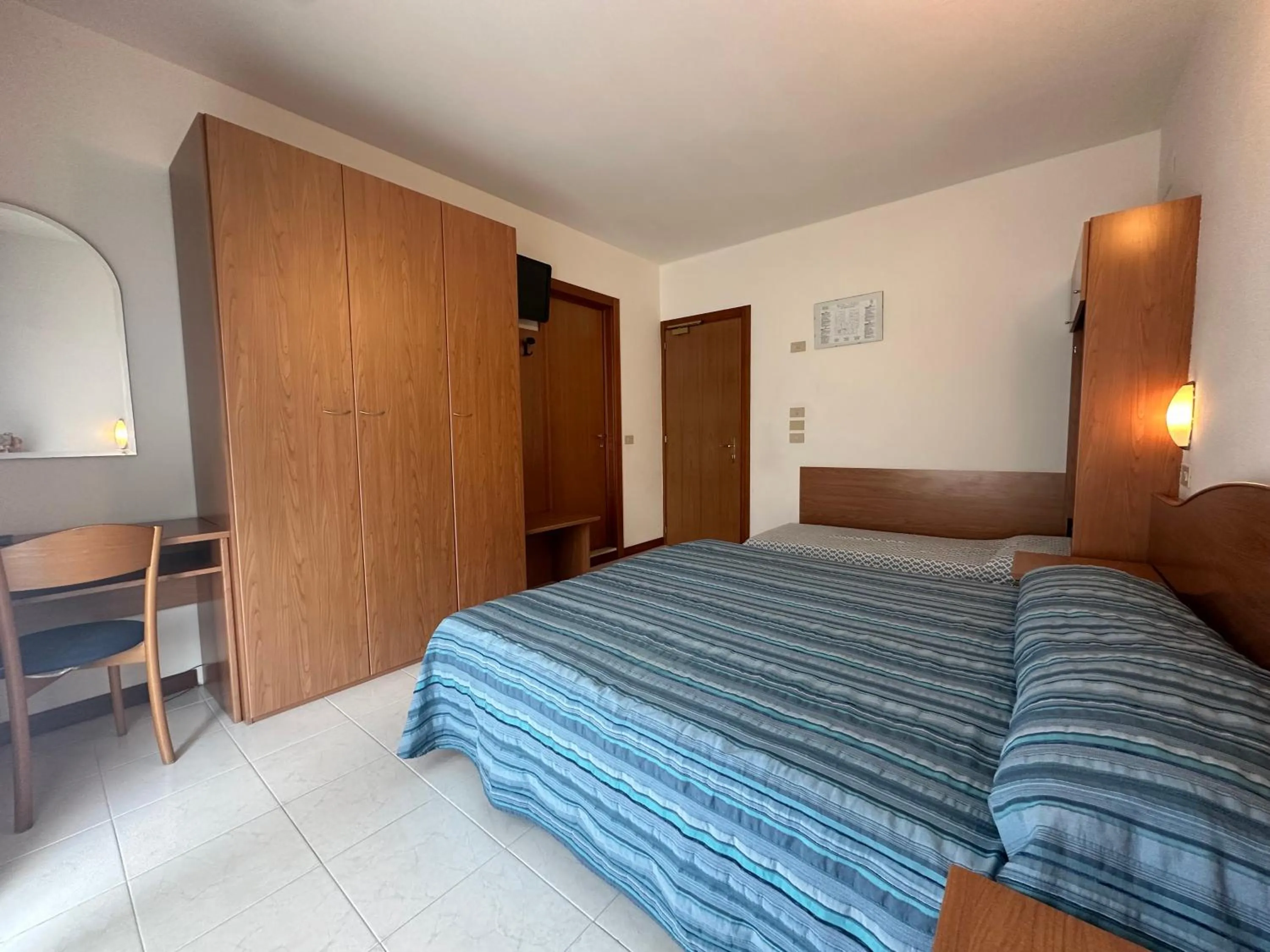 Photo of the whole room in Hotel Vienna