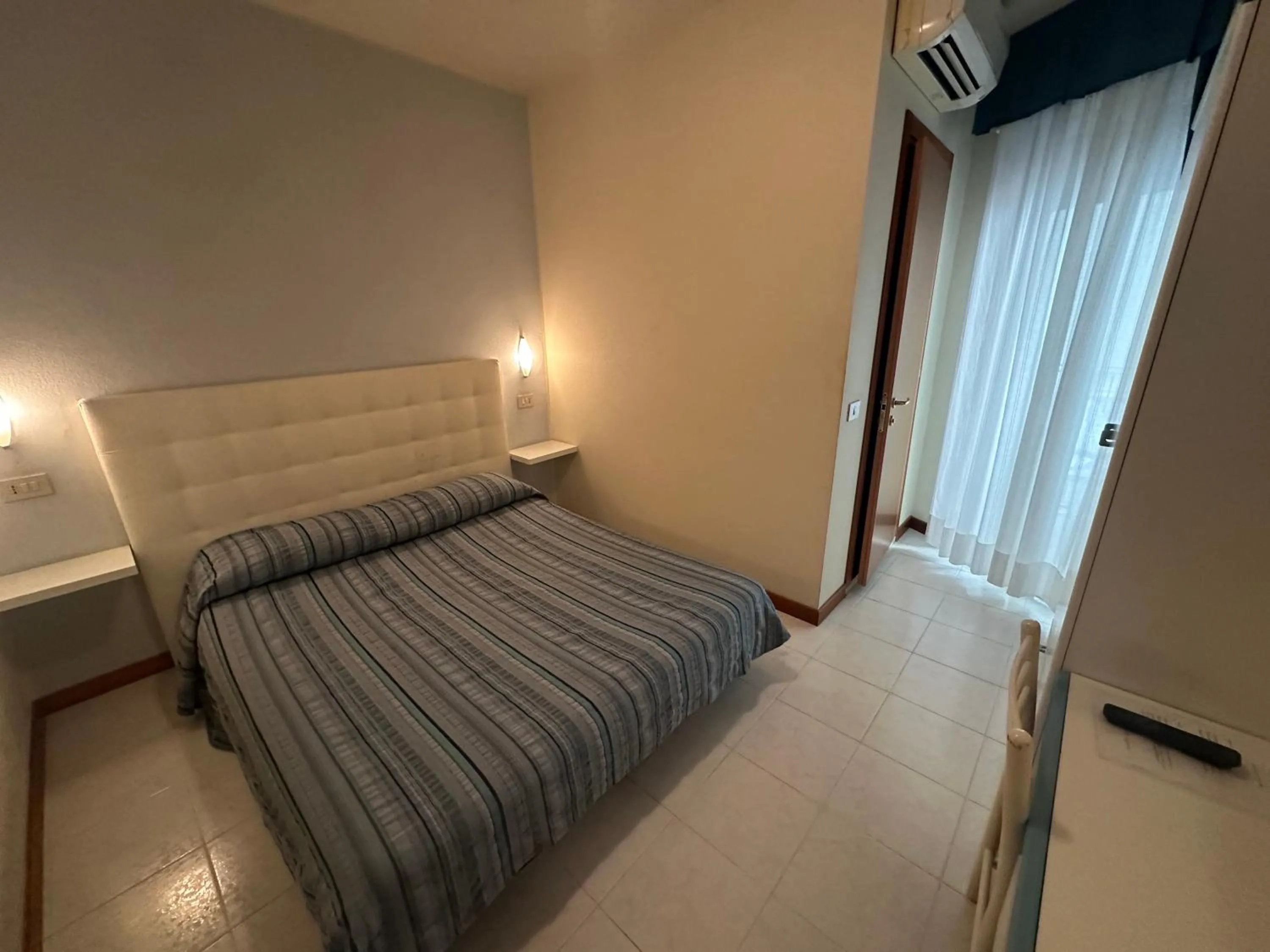 Photo of the whole room in Hotel Vienna