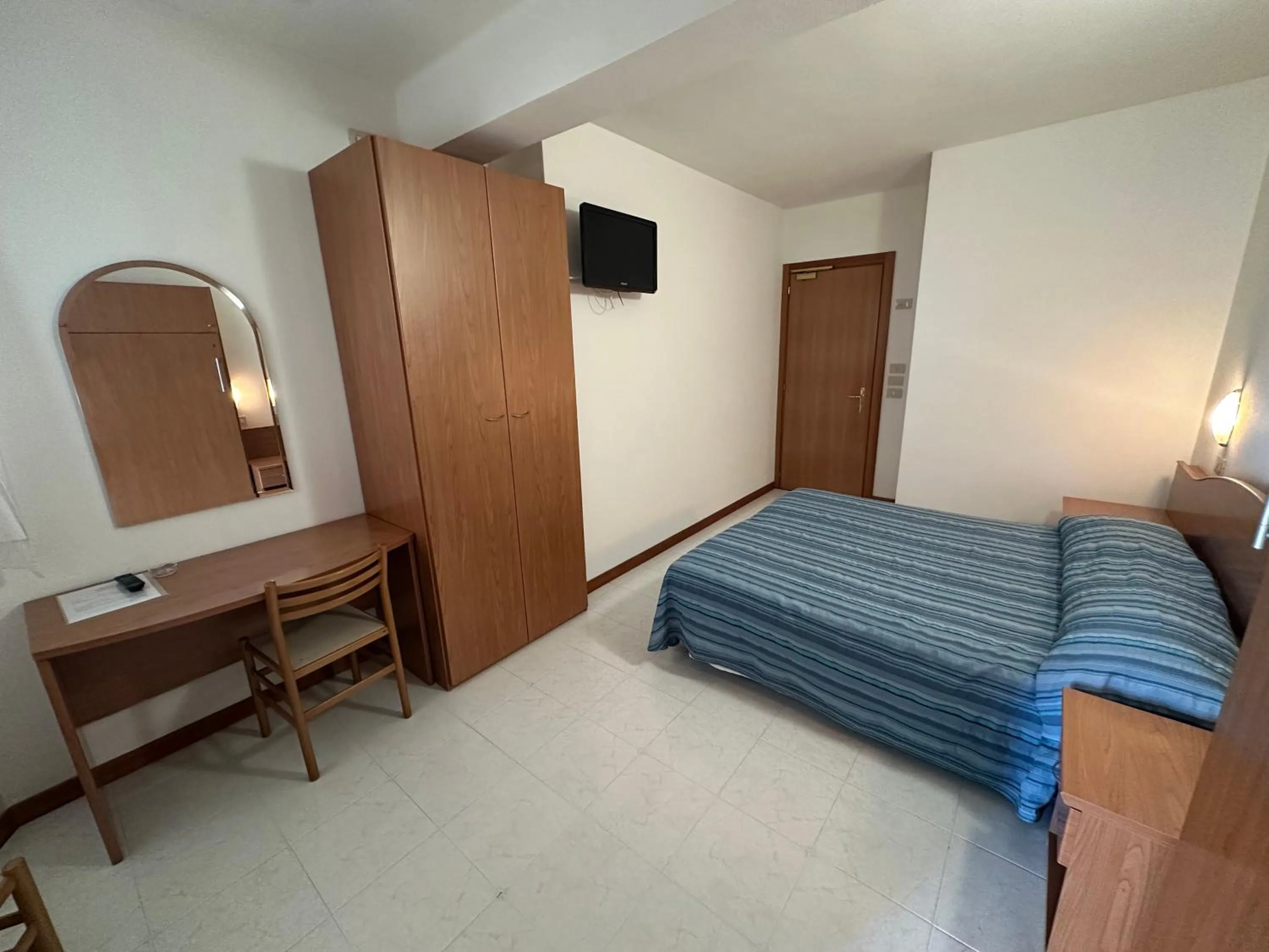 Photo of the whole room in Hotel Vienna