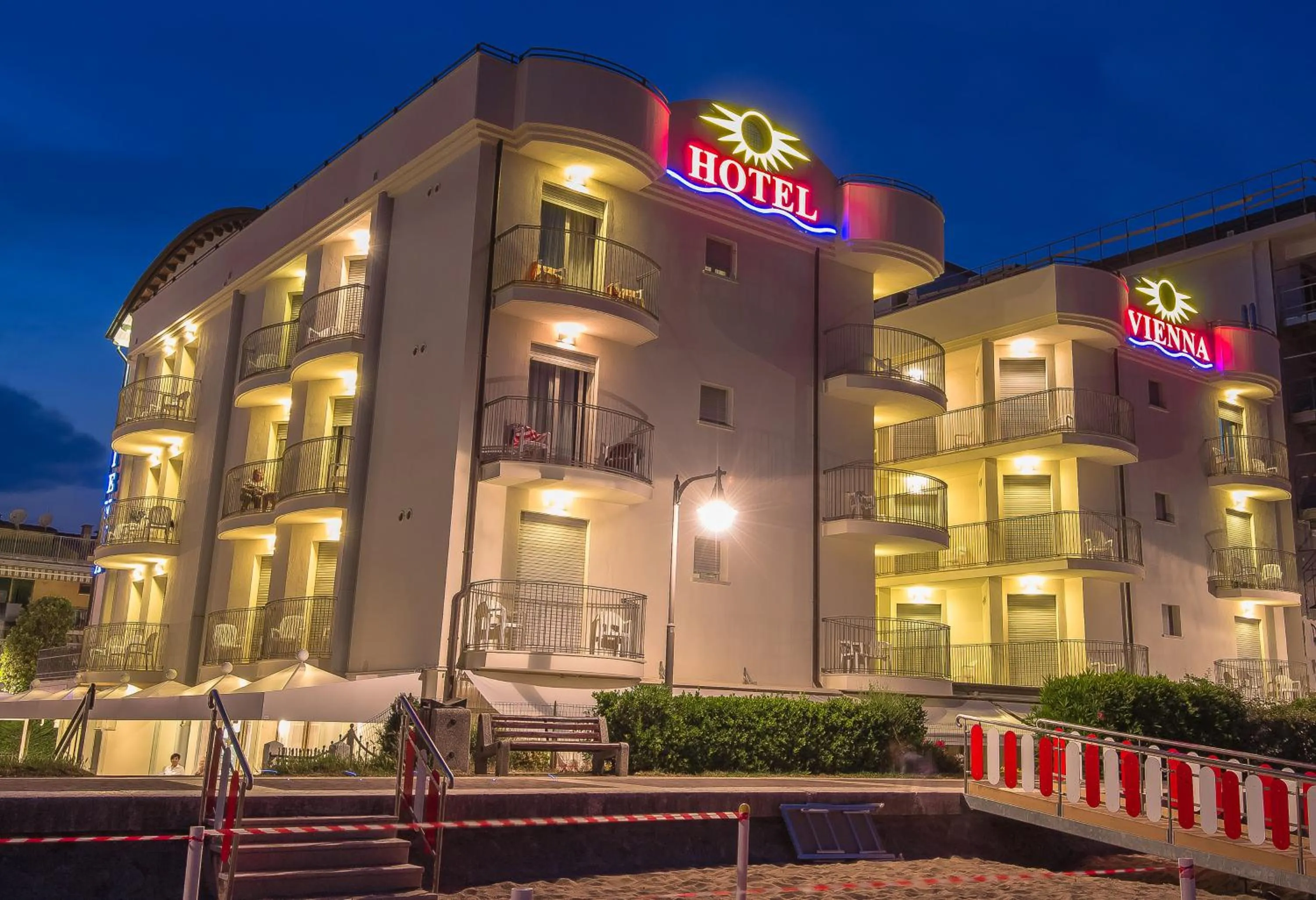 Facade/entrance in Hotel Vienna