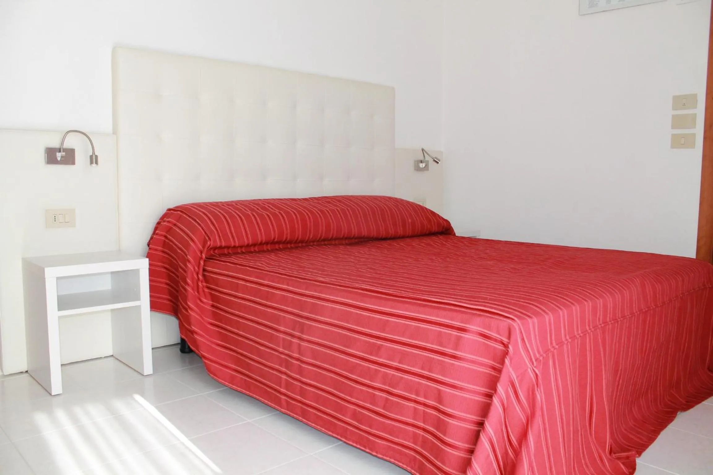  Deluxe Double Room with Balcony  and Partial Sea View in Hotel Vienna