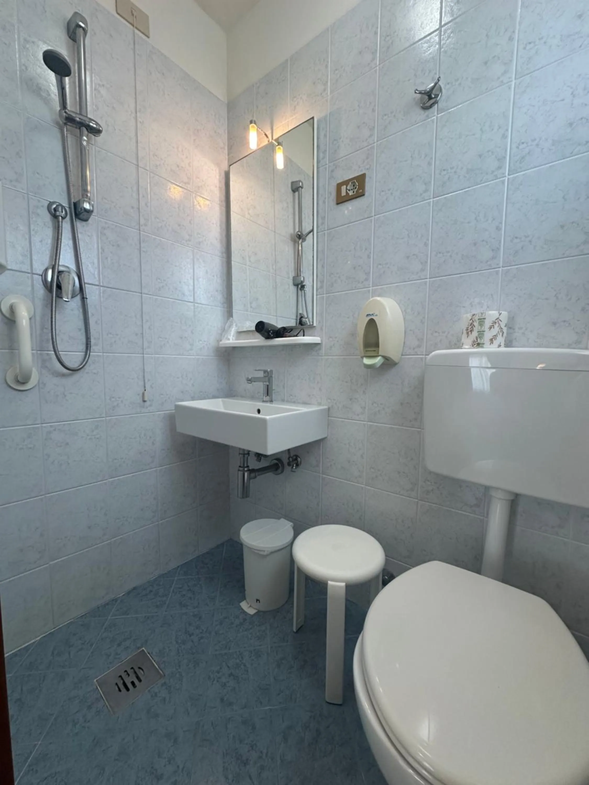 Shower in Hotel Vienna