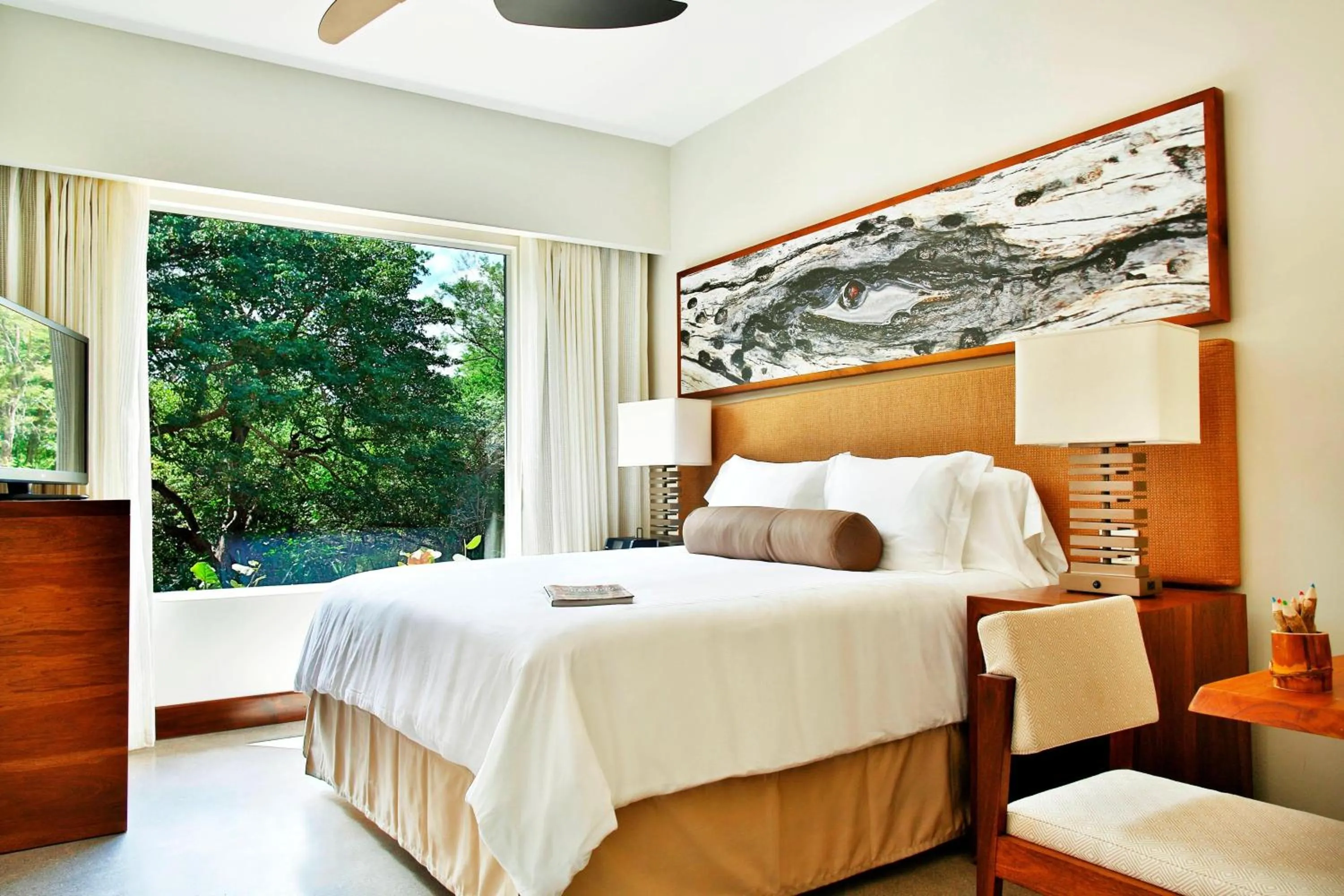 Lounge or bar, Bed in El Mangroove Papagayo, Autograph Collection