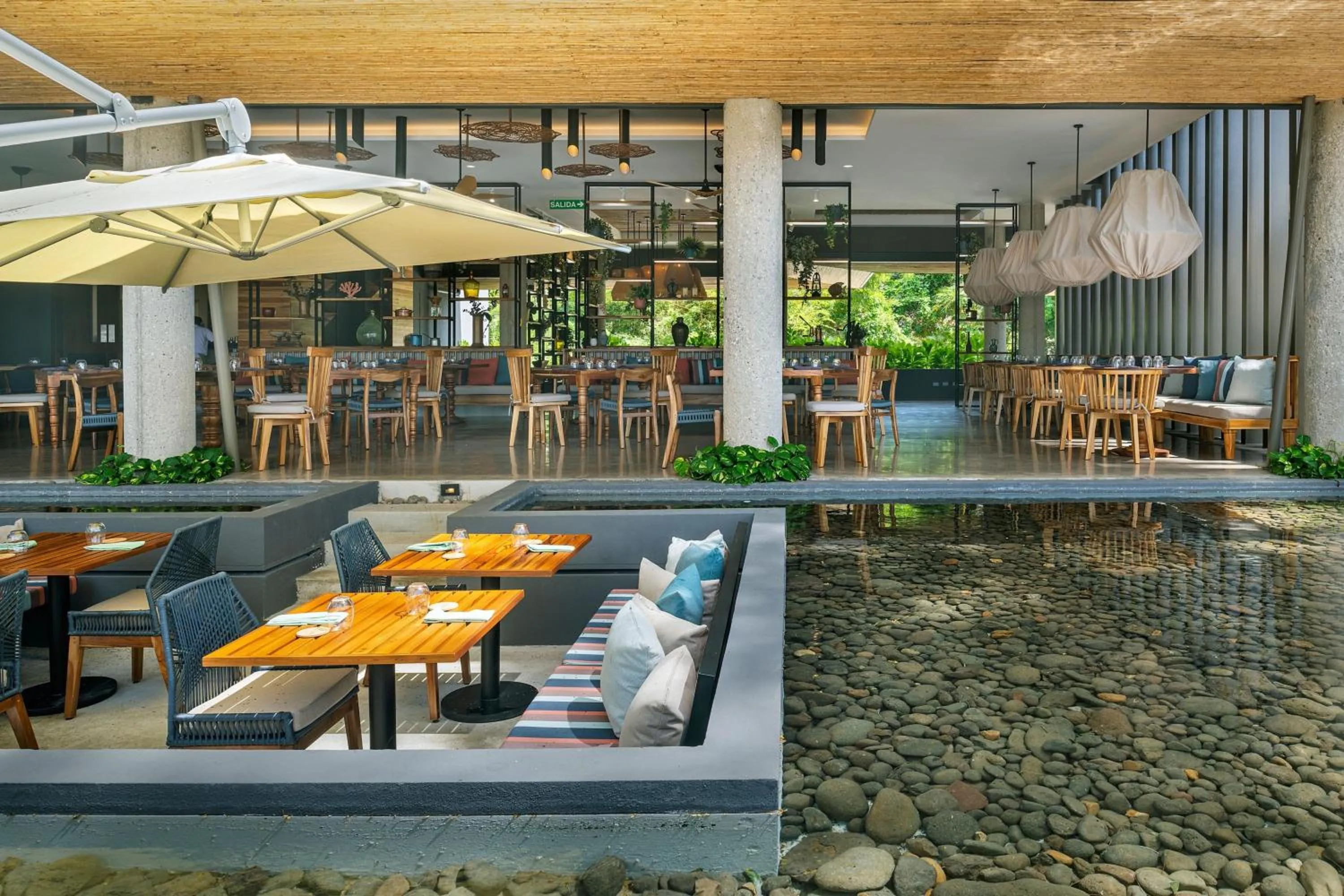 Restaurant/places to eat in El Mangroove Papagayo, Autograph Collection