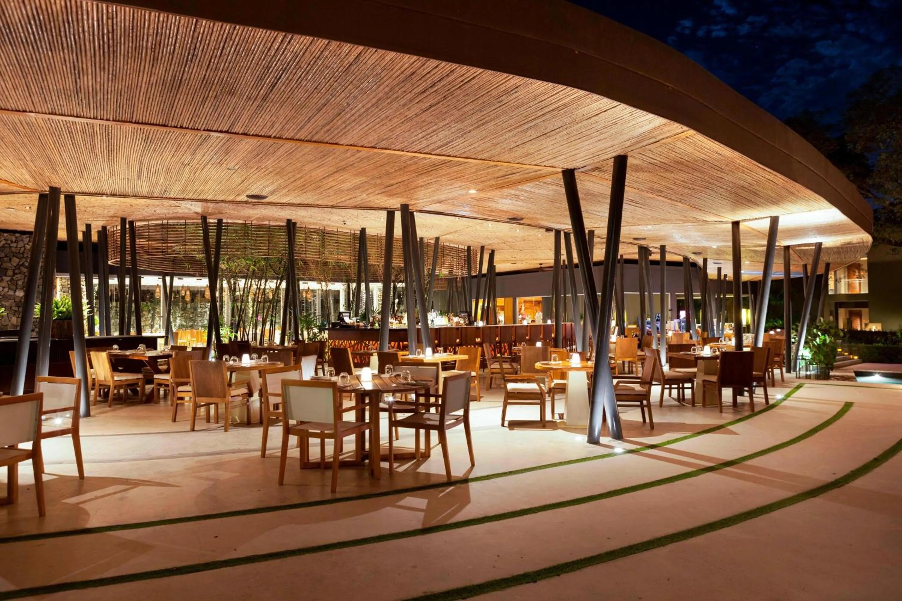 Restaurant/places to eat in El Mangroove Papagayo, Autograph Collection
