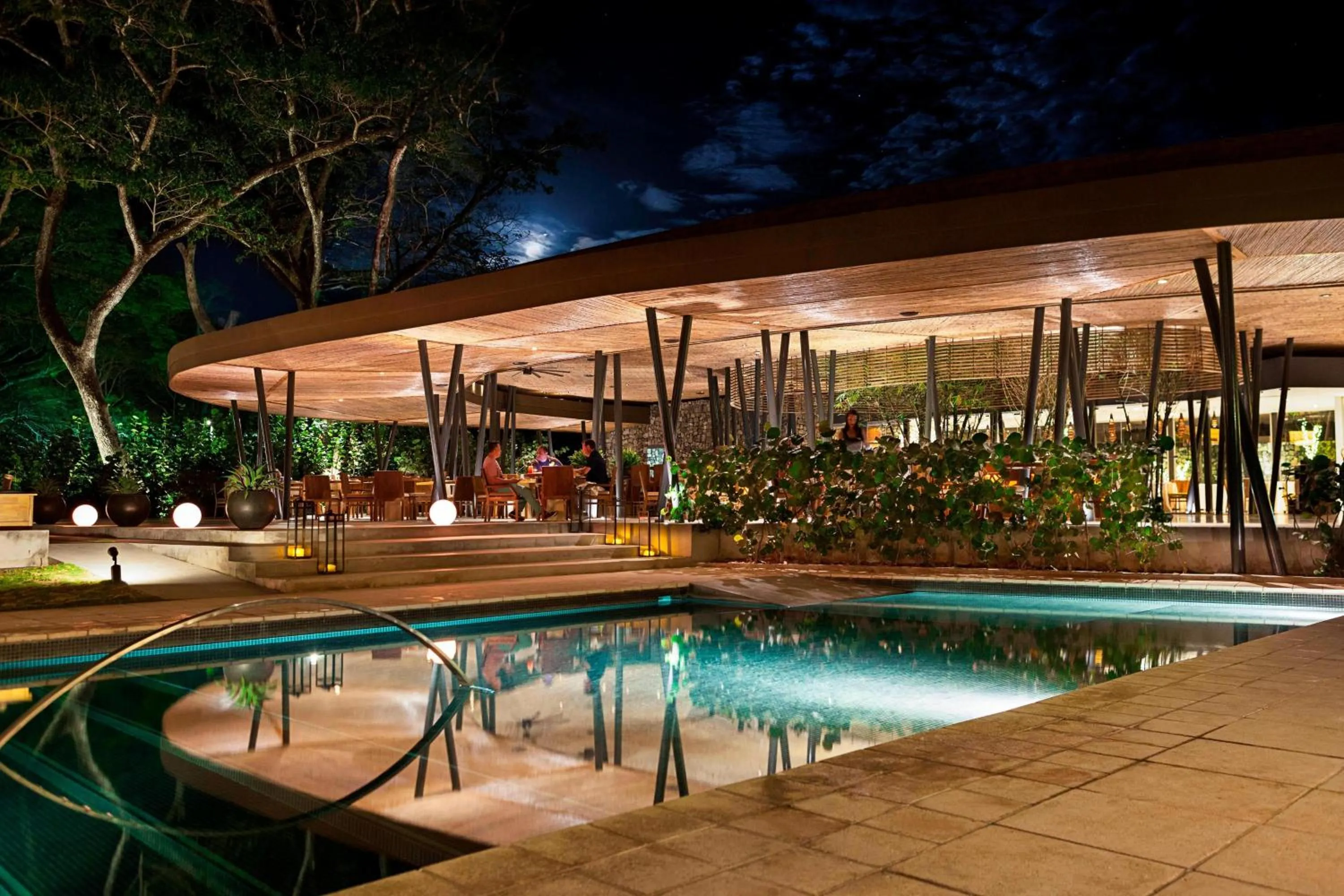 Restaurant/places to eat in El Mangroove Papagayo, Autograph Collection