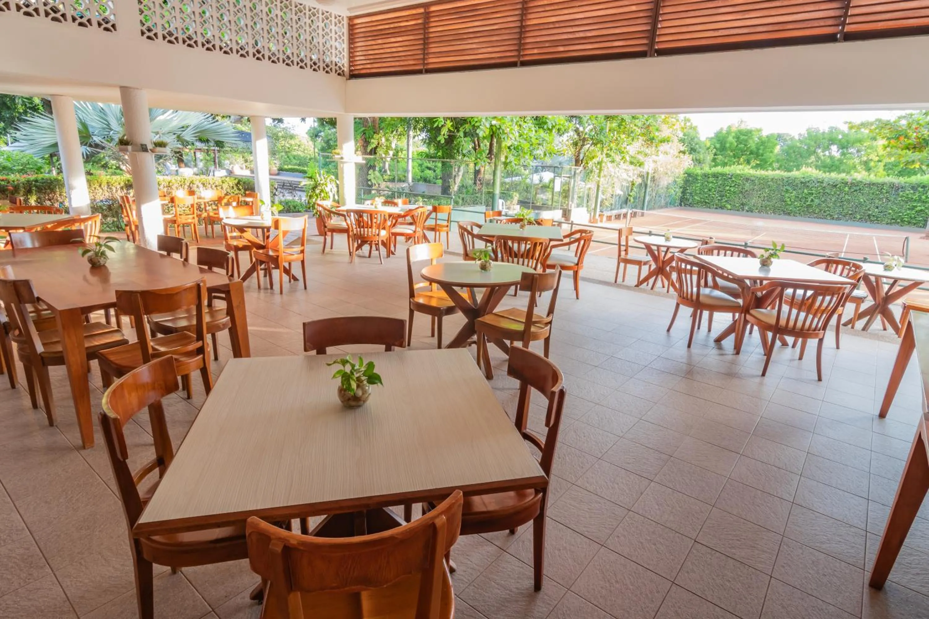 Restaurant/places to eat in GHL Hotel Club el Puente