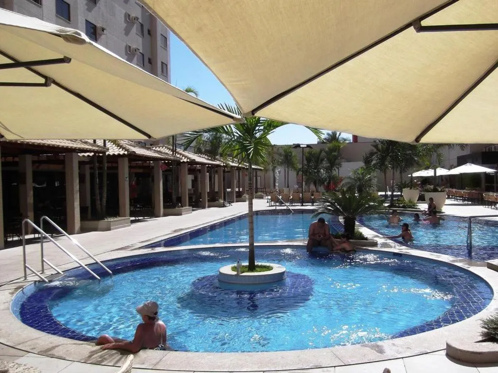 People in Privê Boulevard Apart Hotel Vista Piscinas