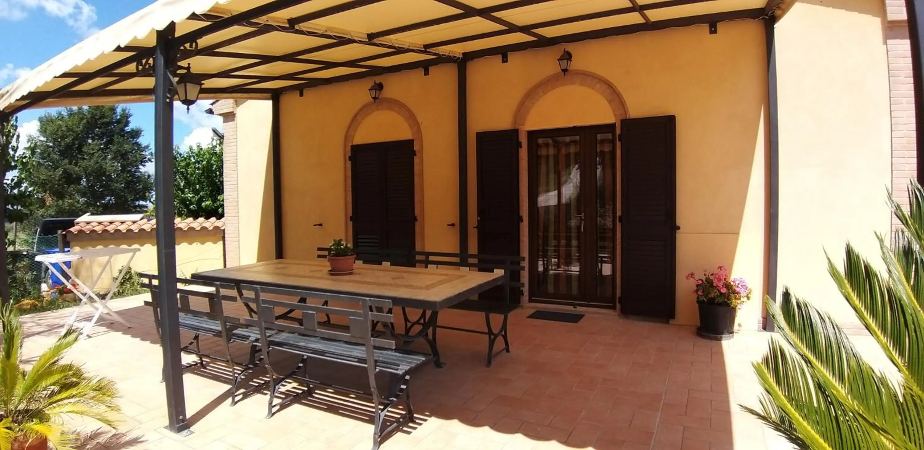 Facade/entrance in Il Giardino Degli Ulivi