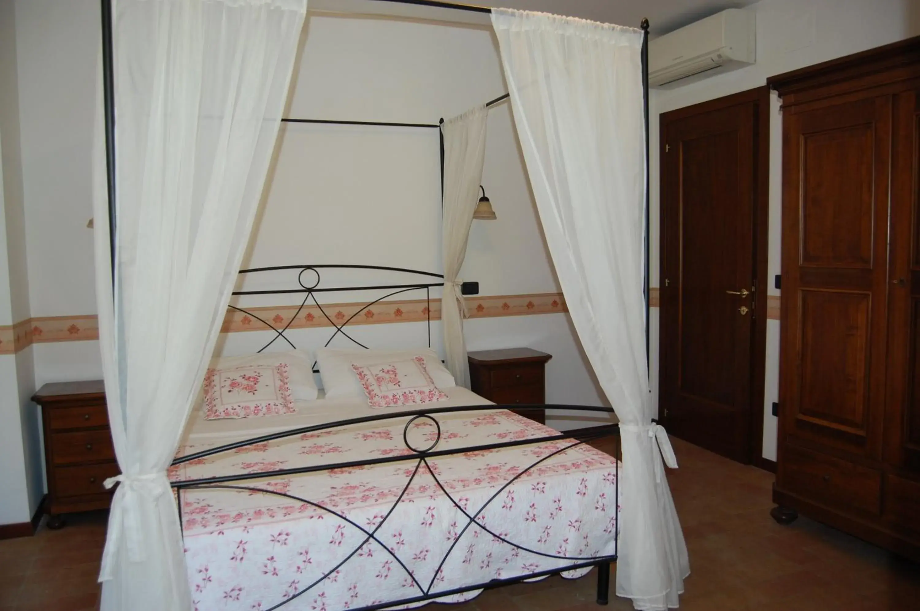 Two-Bedroom Apartment in Il Giardino Degli Ulivi Two-Bedroom Apartment in Il Giardino Degli Ulivi