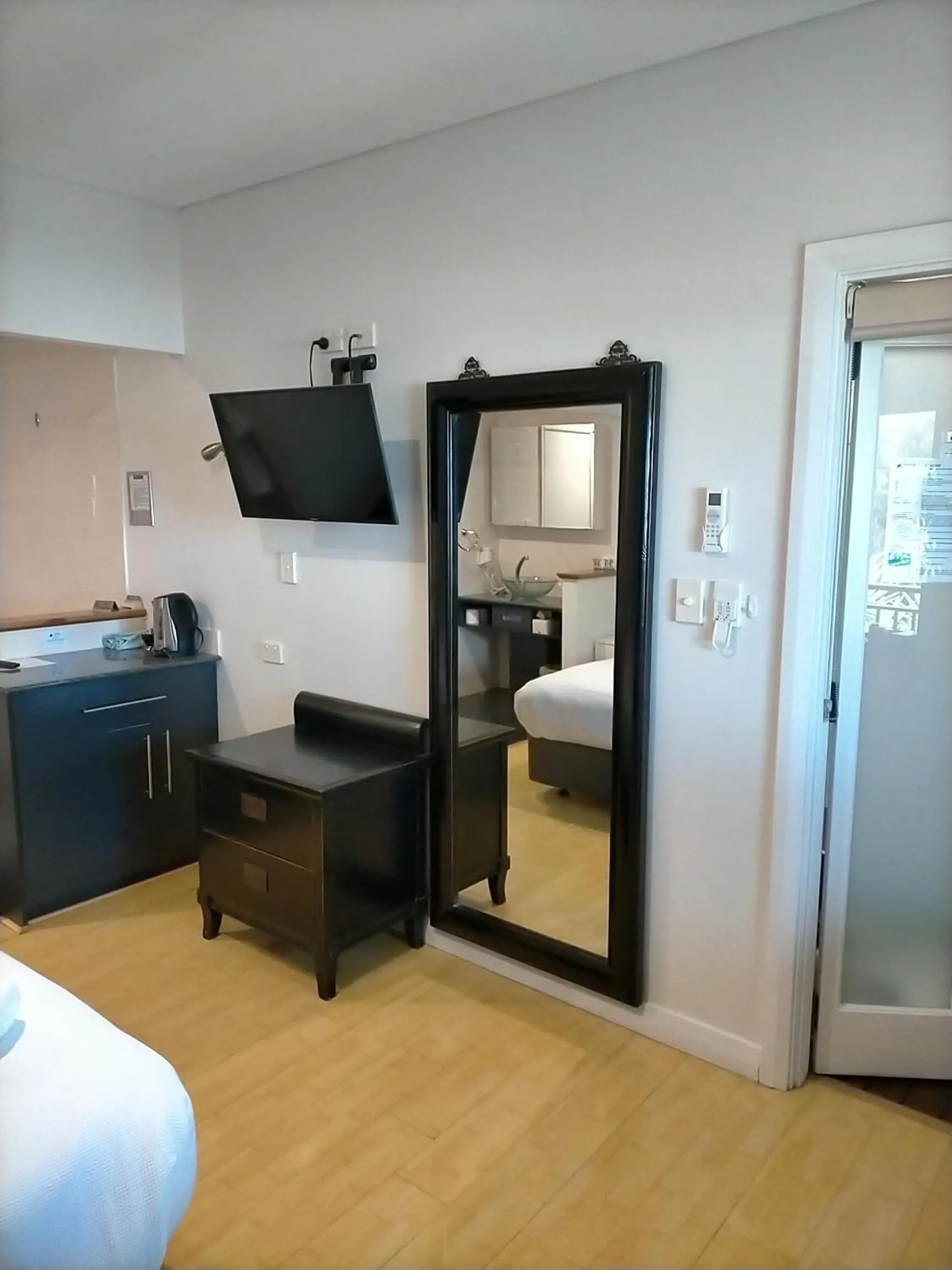 TV and multimedia, Bed in Dunsborough Bay Village Resort Suites