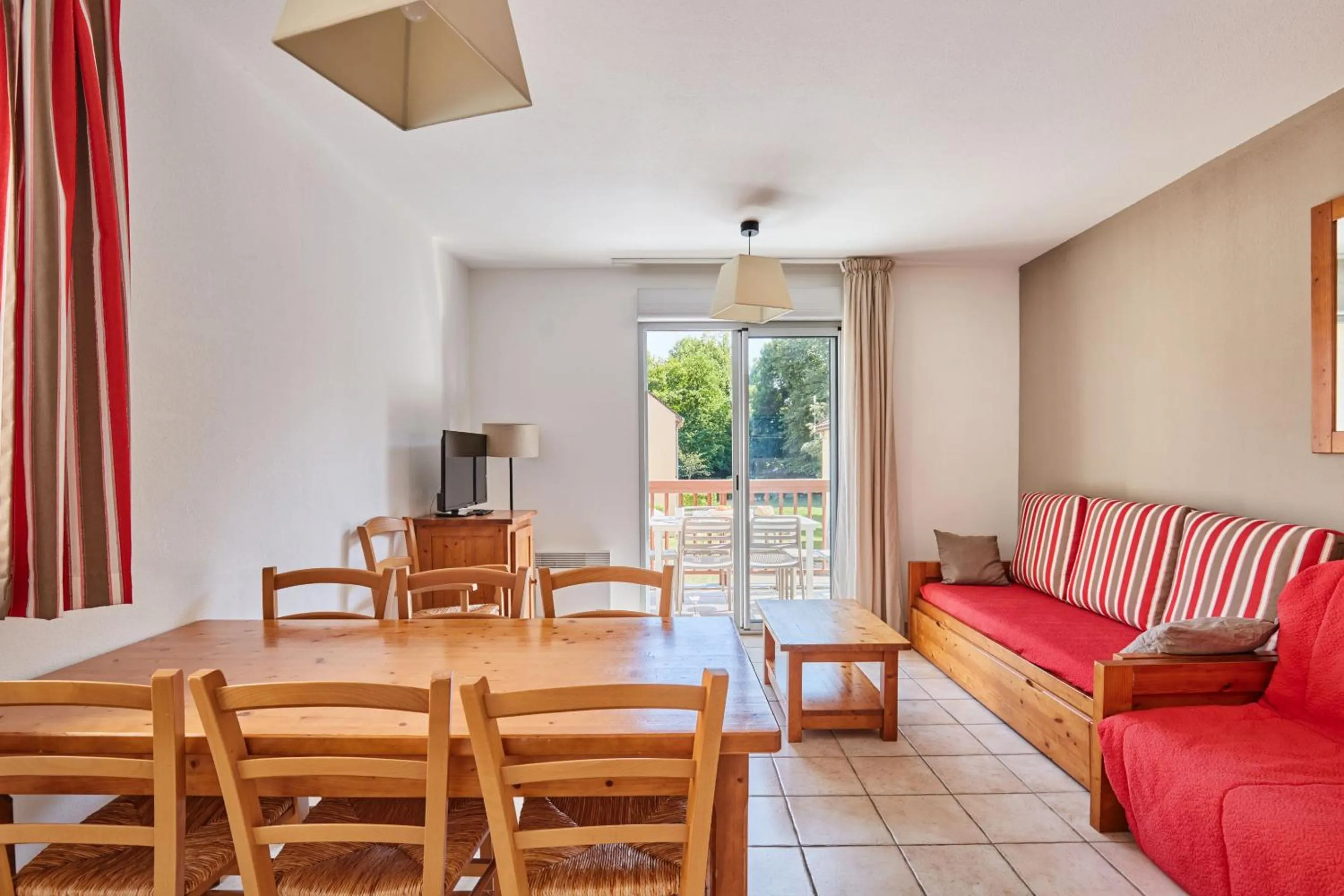 Dining area in Résidence Odalys Le Hameau du Moulin