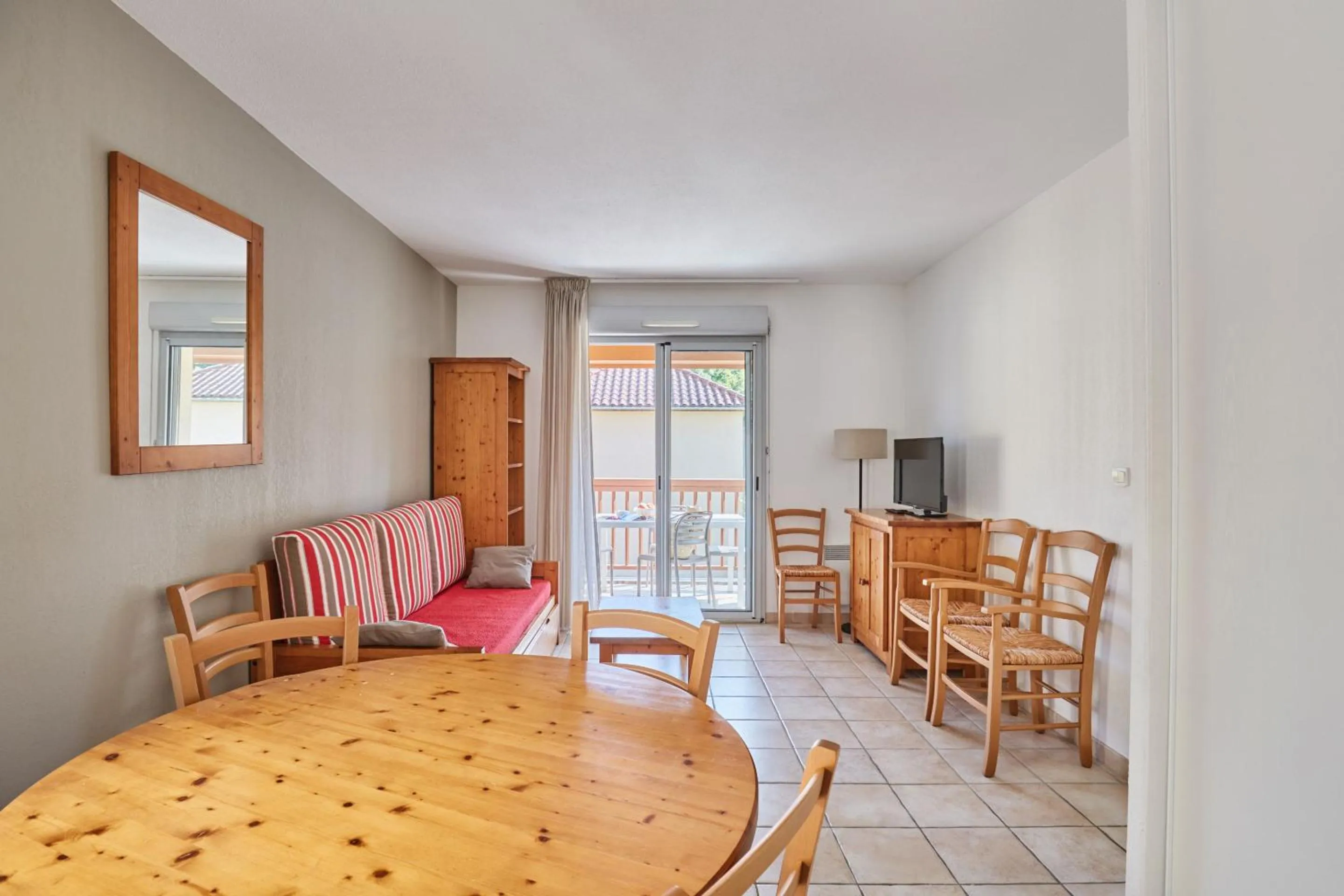 Dining area in Résidence Odalys Le Hameau du Moulin