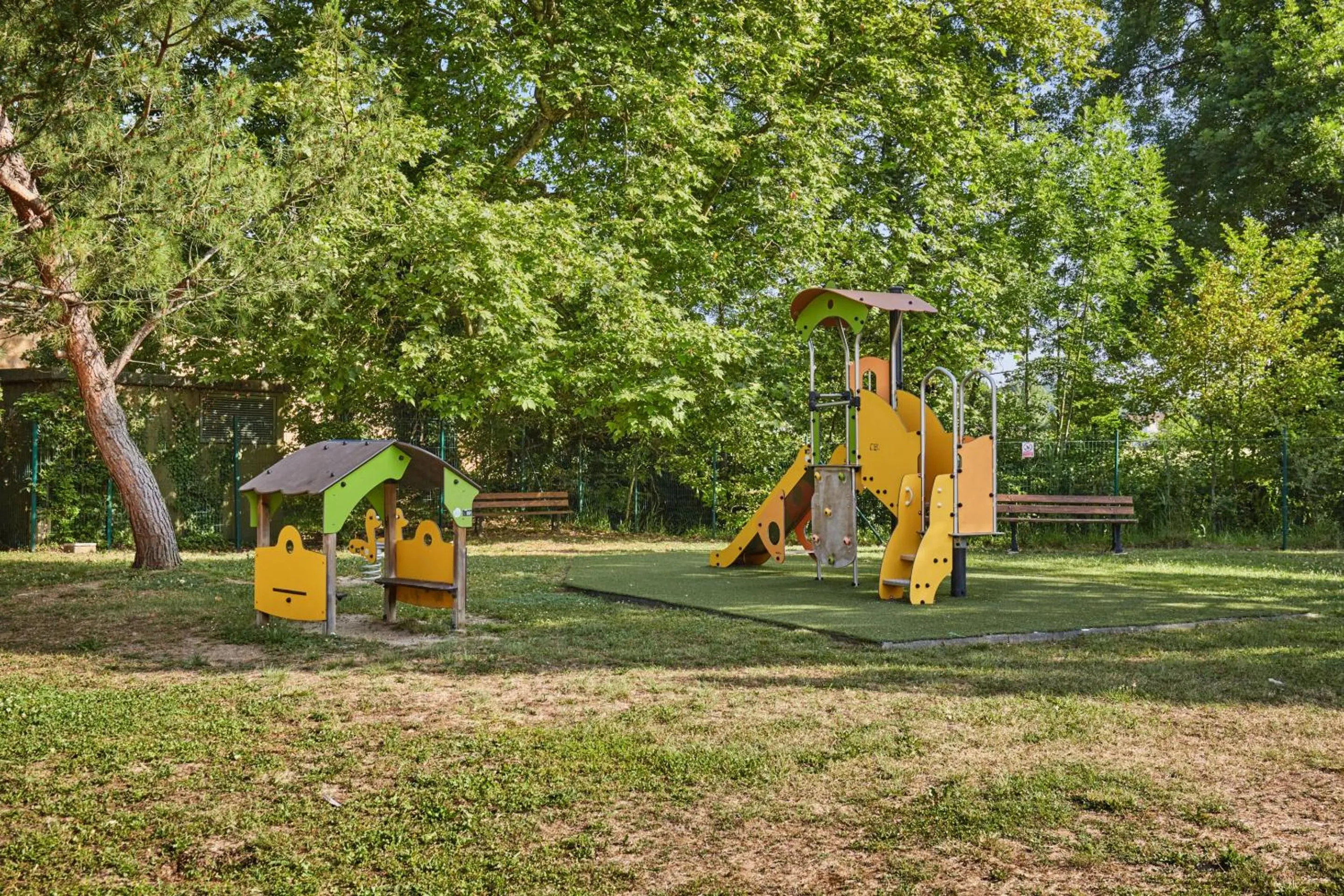 Children play ground in Résidence Odalys Le Hameau du Moulin