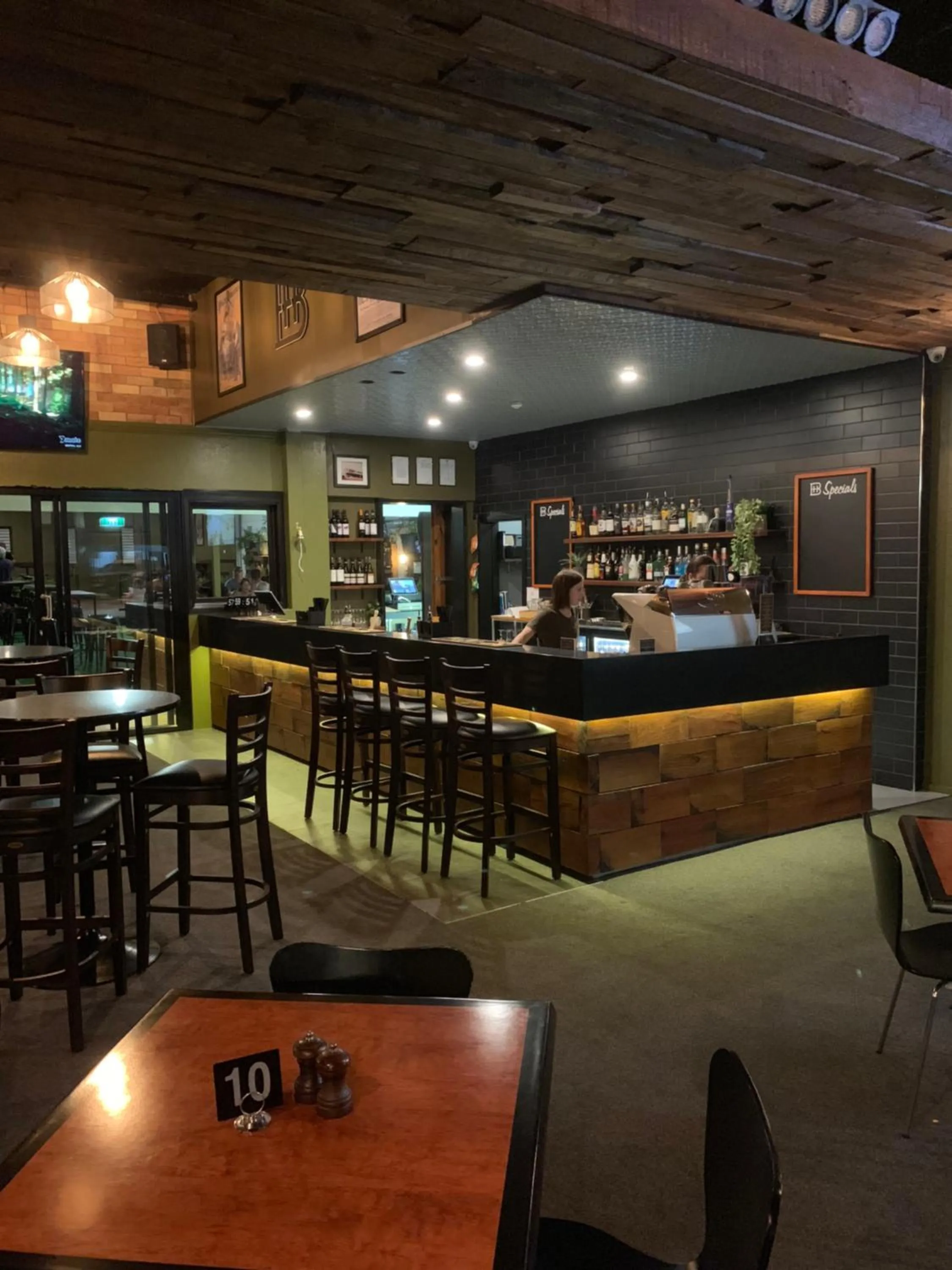 Lounge or bar in Biloela Hotel