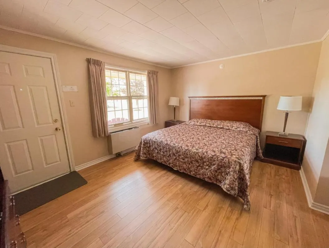 Bed in Silverwood Motel