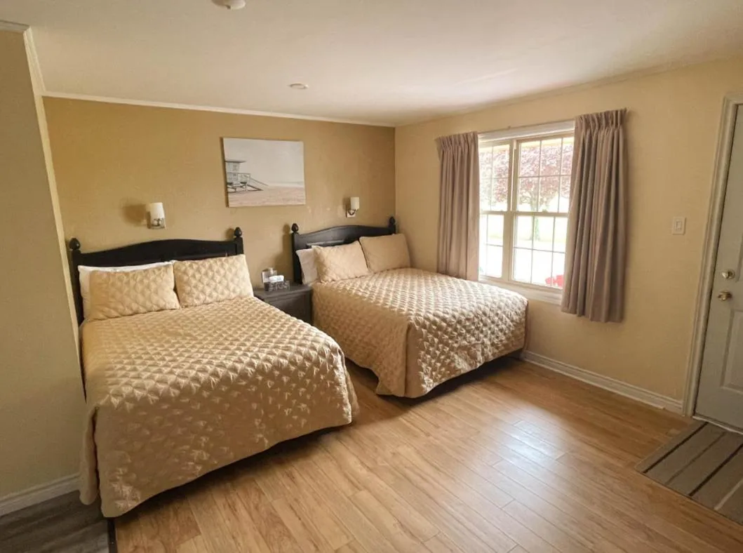 Bed in Silverwood Motel