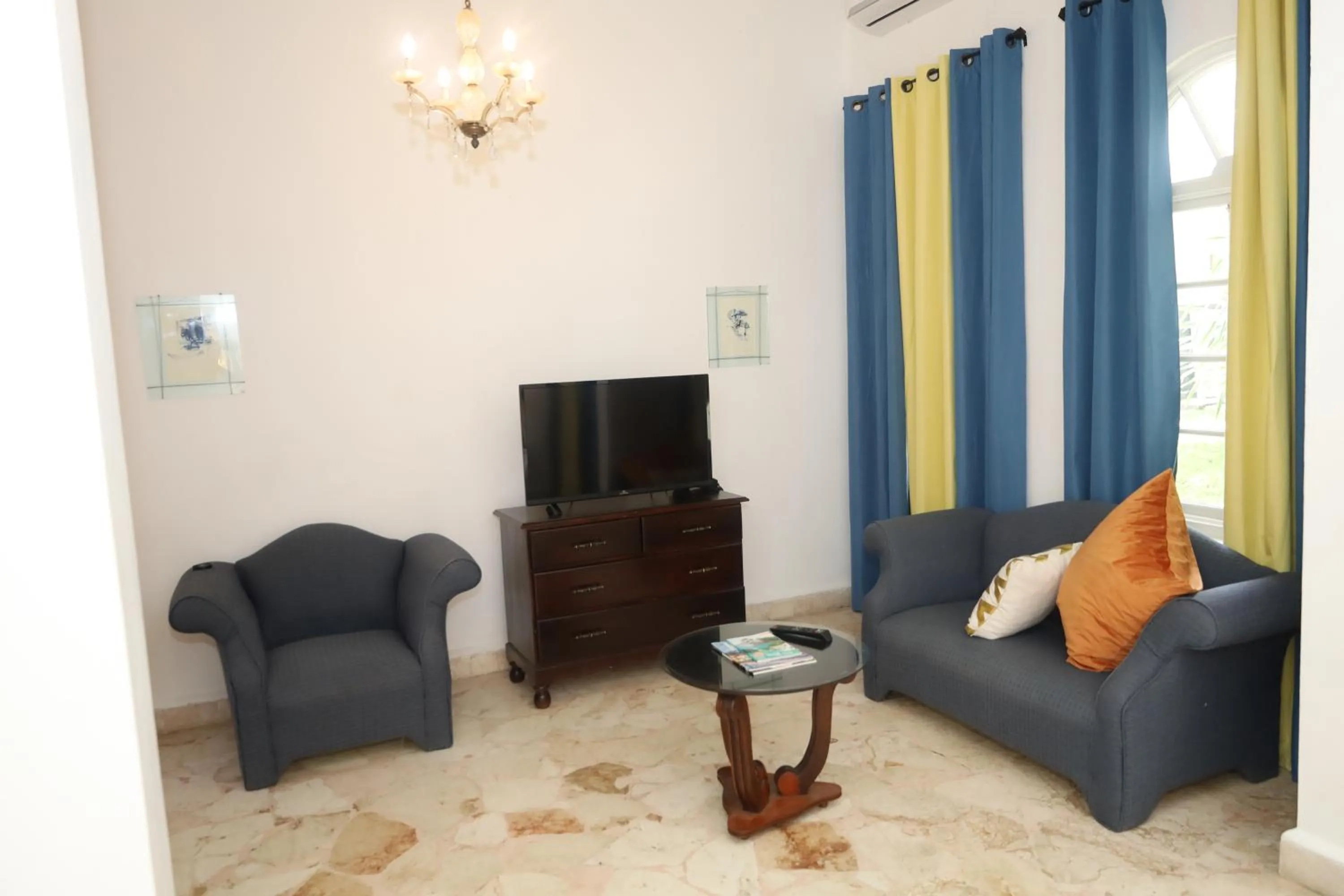 Living room in Jamaica Palace Hotel
