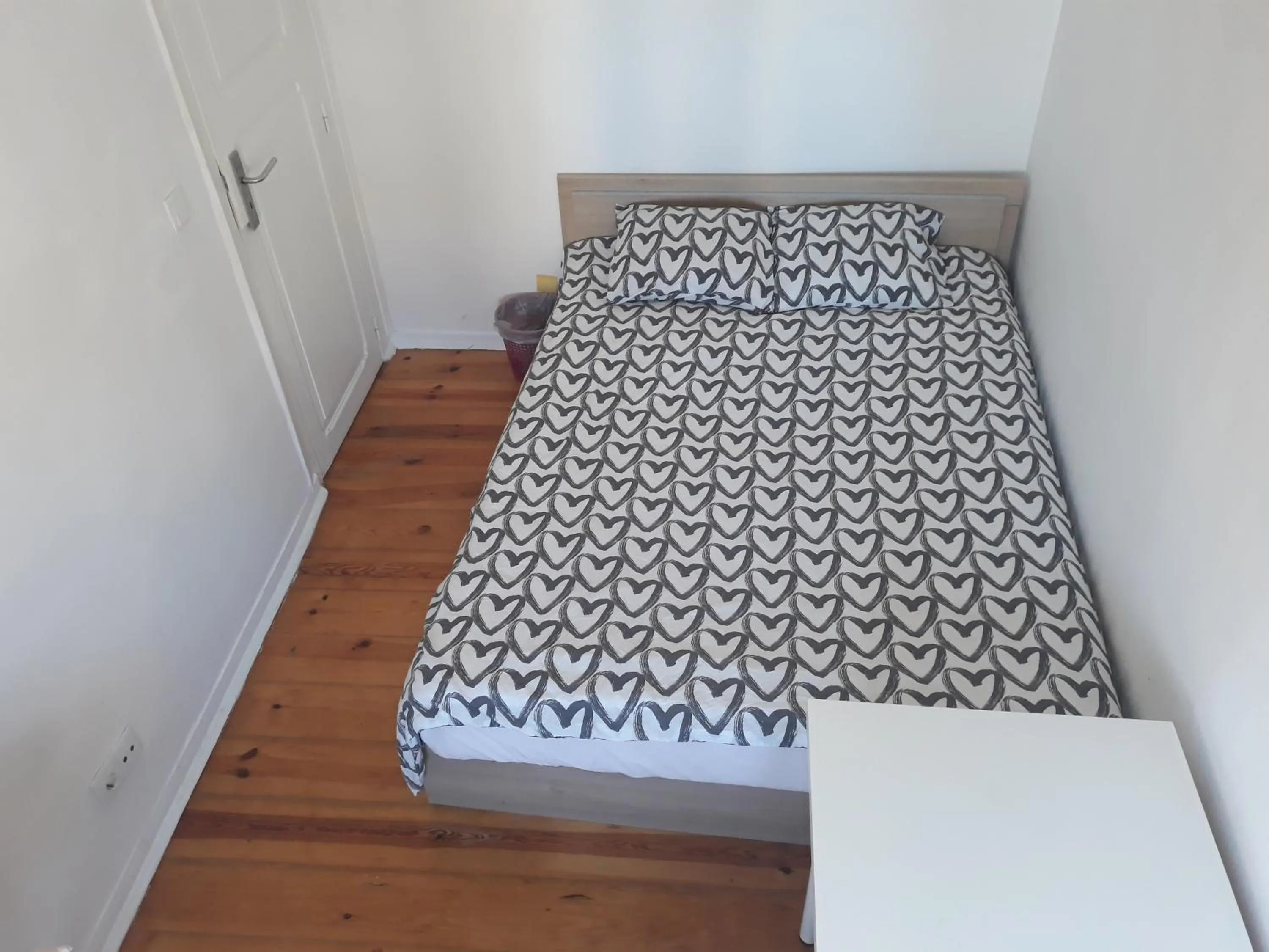 View (from property/room), Bed in Lisbon Guesthouse