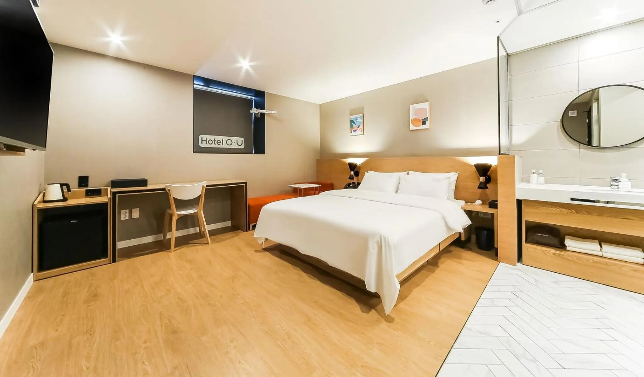 Photo of the whole room, Bed in Hotel OU