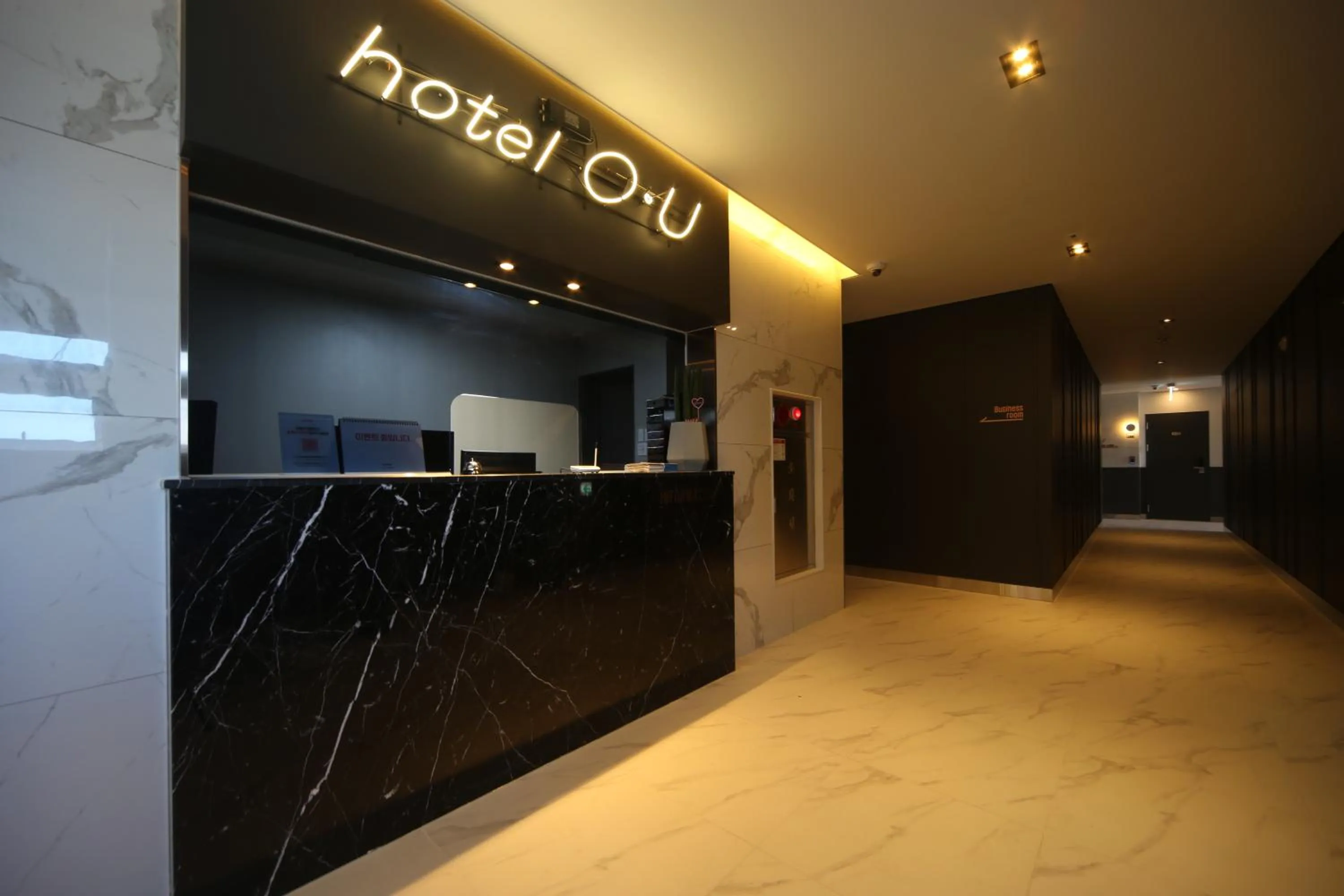 Property logo or sign in Hotel OU