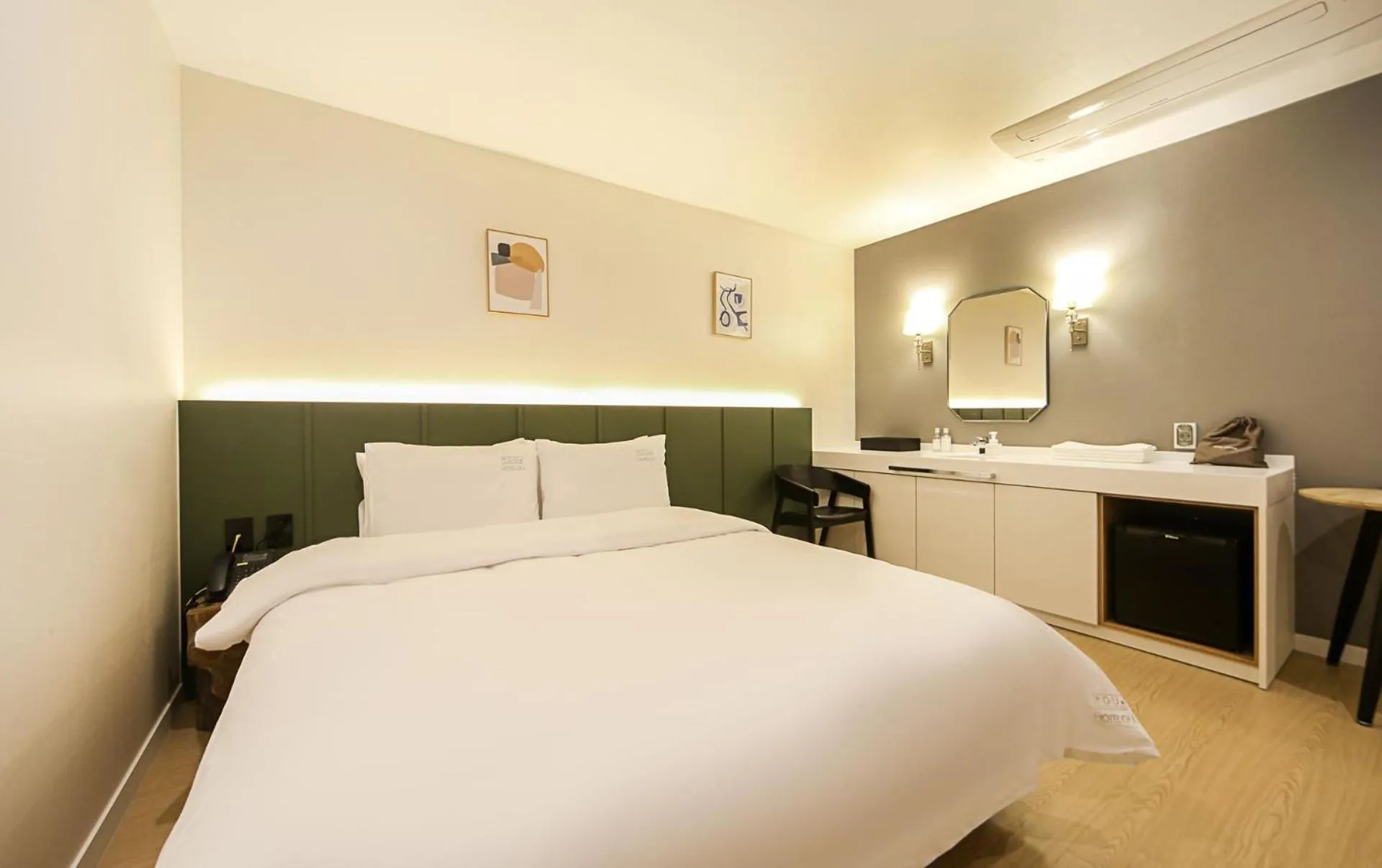 Bedroom, Bed in Hotel OU