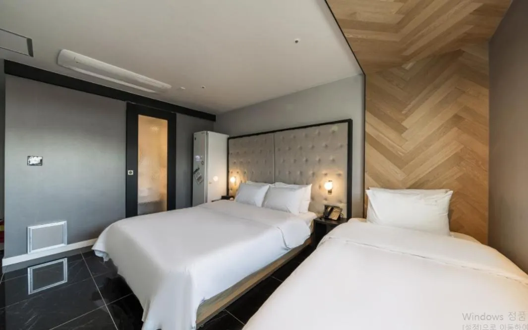 Property building, Bed in Hotel OU
