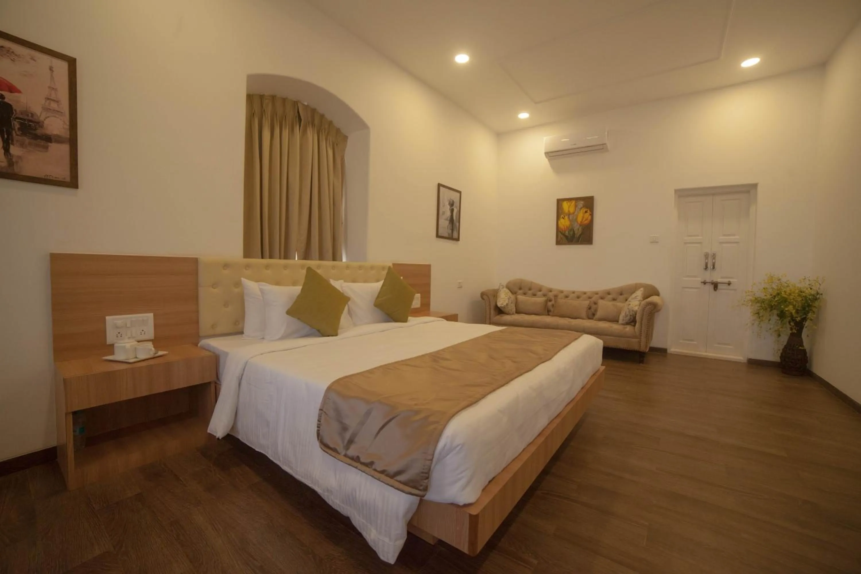 Bedroom, Bed in Regenta Place Green Leaf Mahabaleshwar