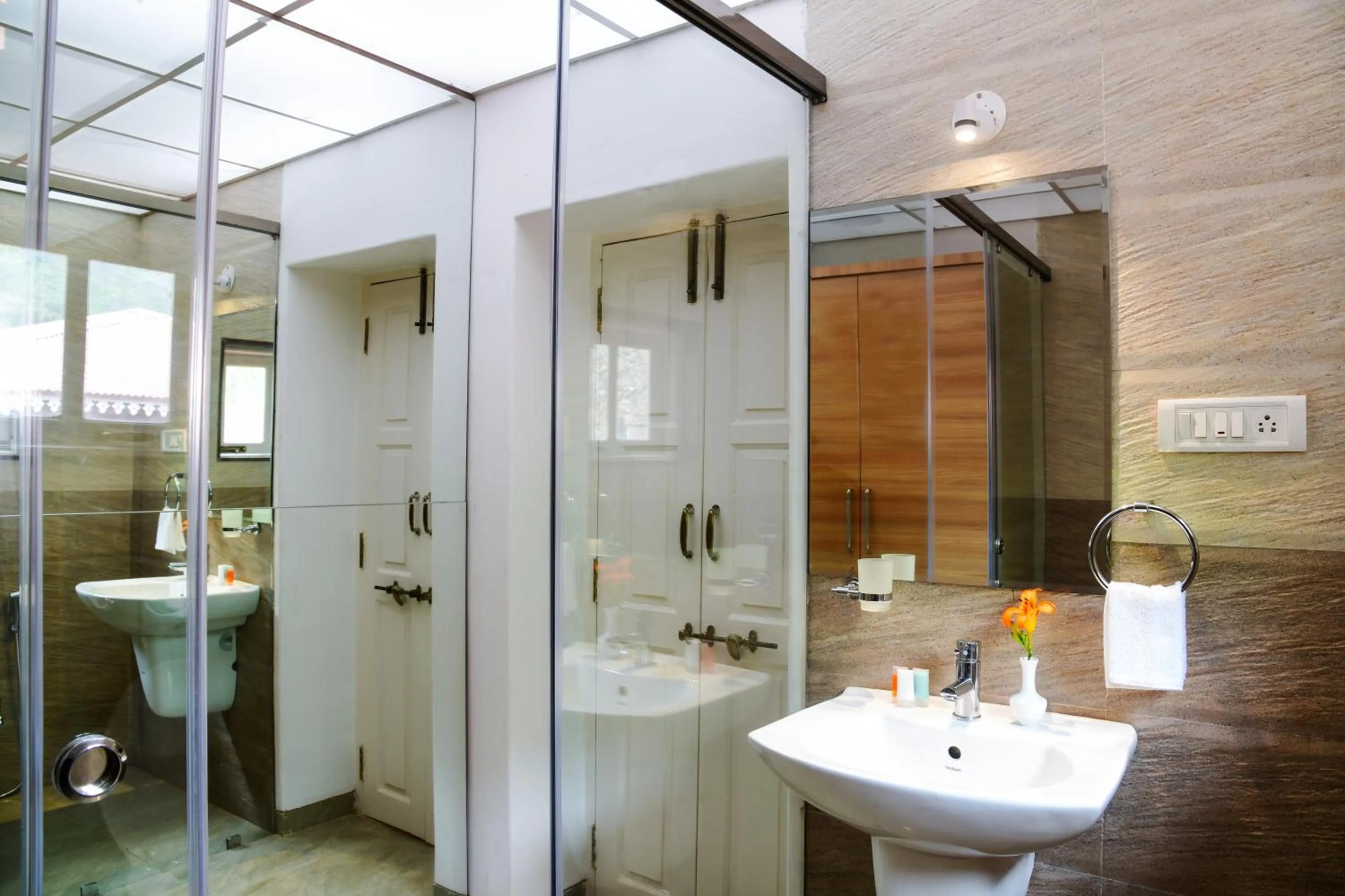 Bathroom in Regenta Place Green Leaf Mahabaleshwar