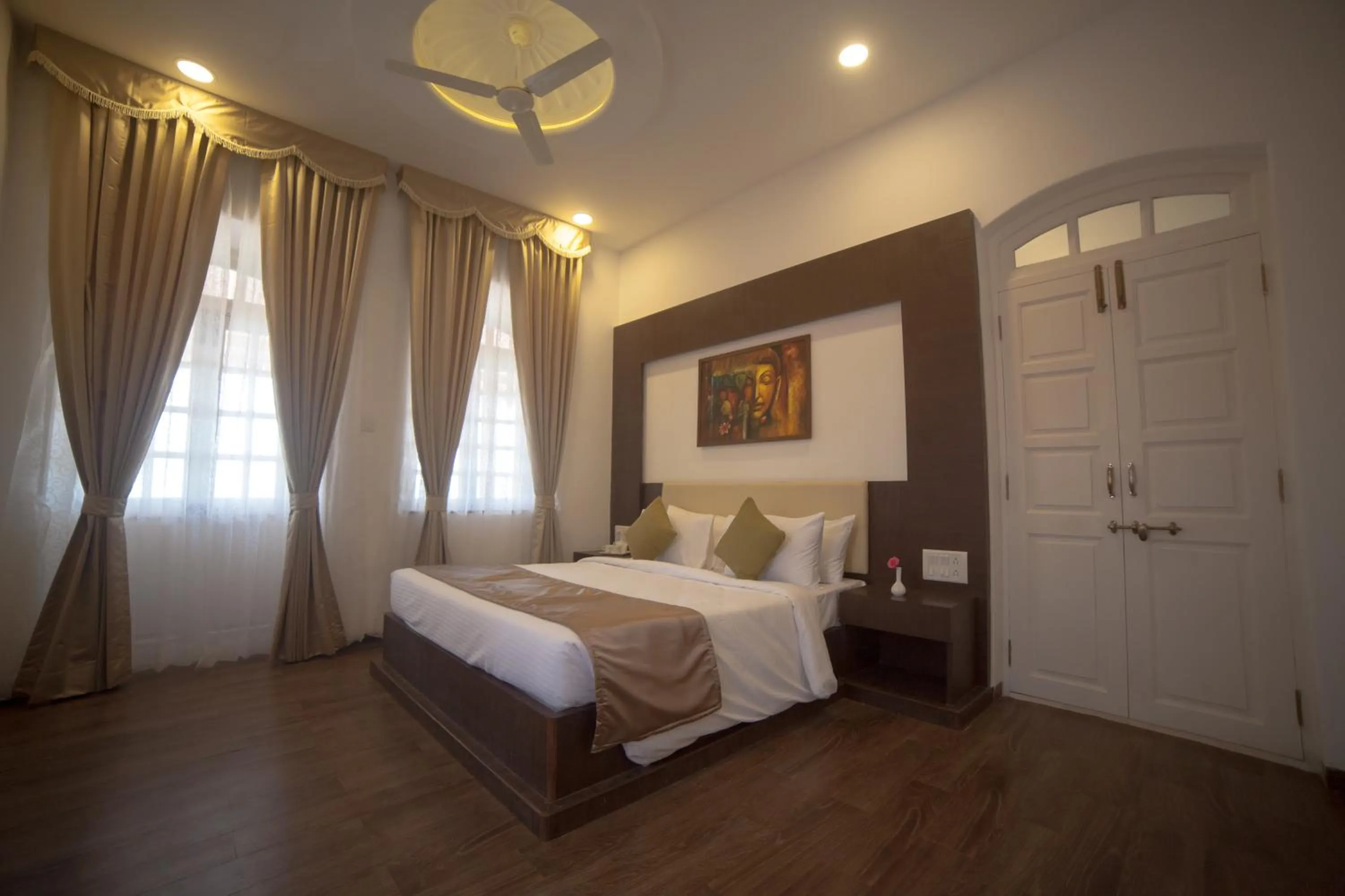 Bedroom, Bed in Regenta Place Green Leaf Mahabaleshwar