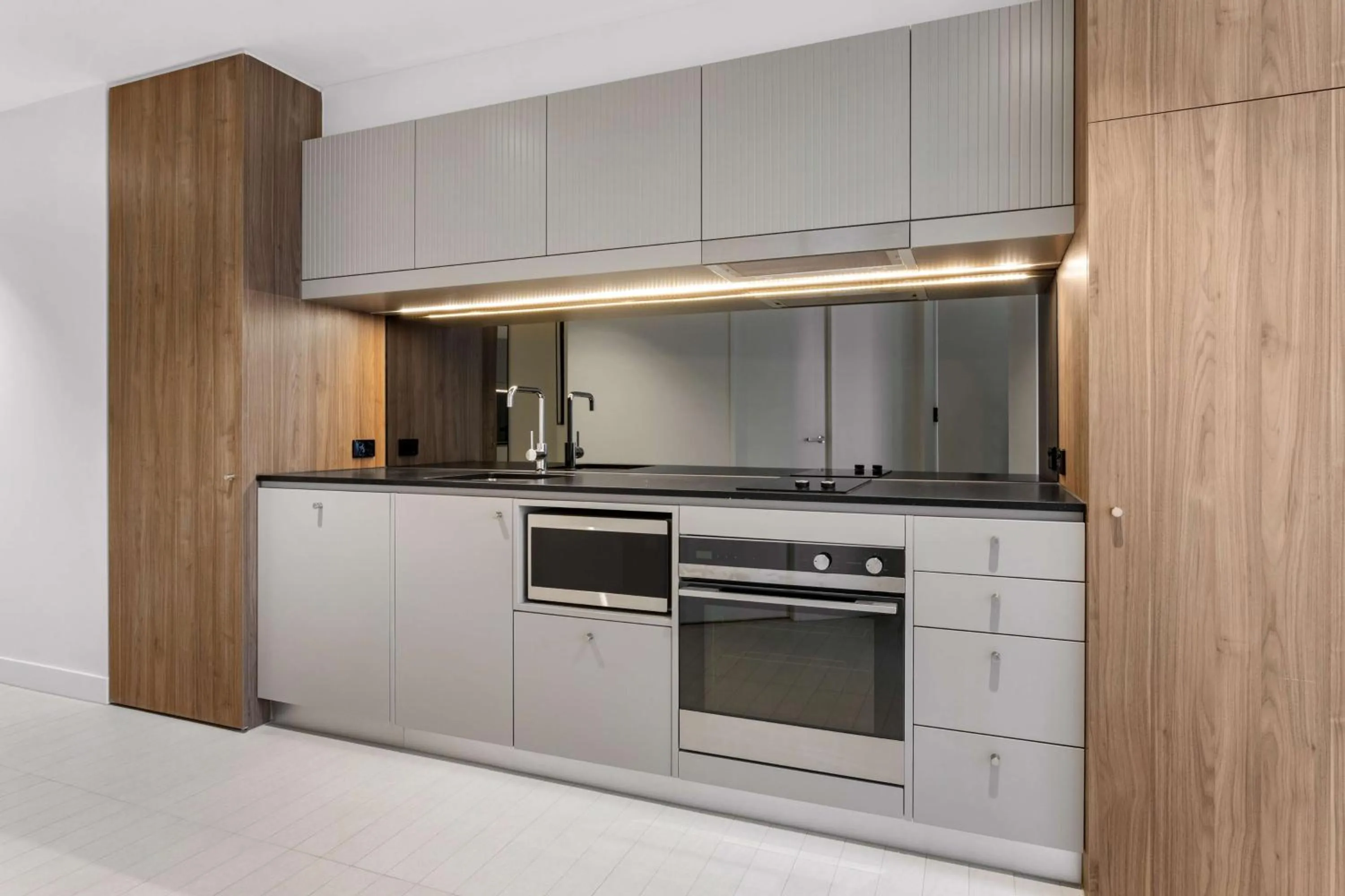 Kitchen or kitchenette in Adina Apartment Hotel Melbourne Southbank