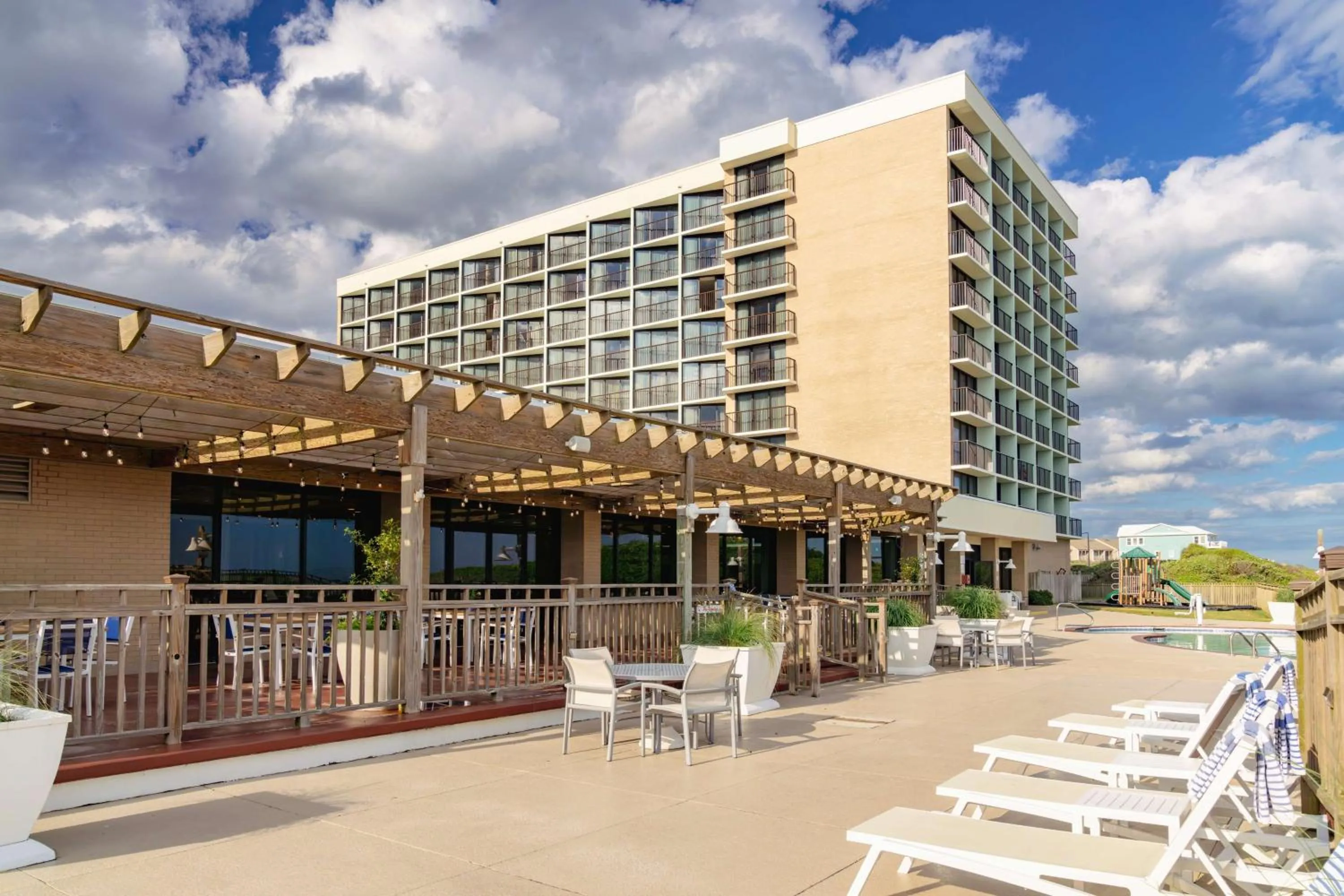Dining area in DoubleTree by Hilton Atlantic Beach Oceanfront