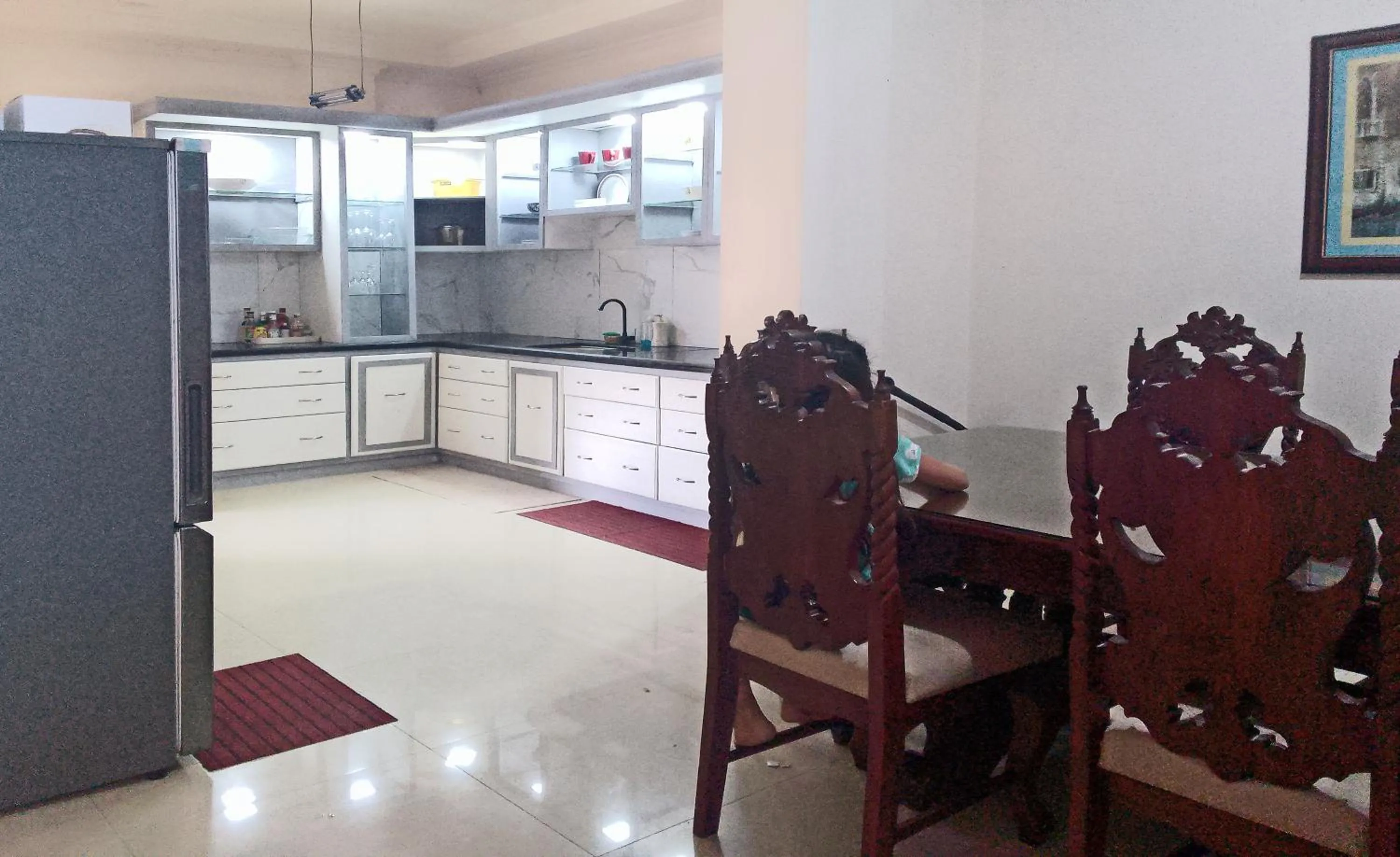 Kitchen or kitchenette in Leizel's Bed & Breakfast