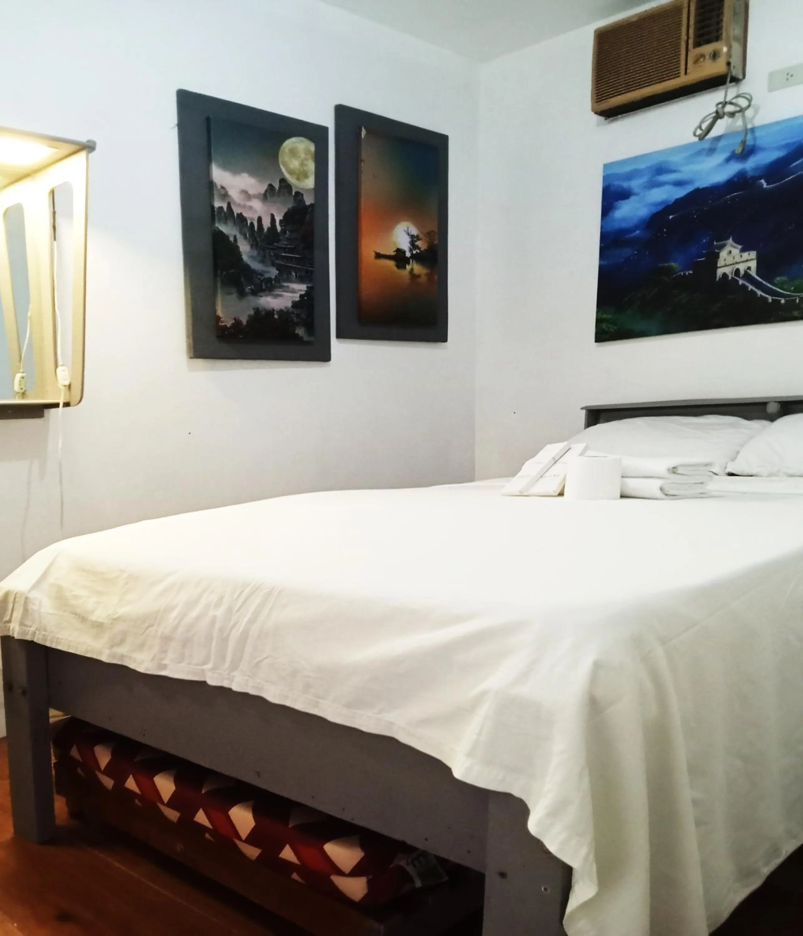 Bed in Leizel's Bed & Breakfast