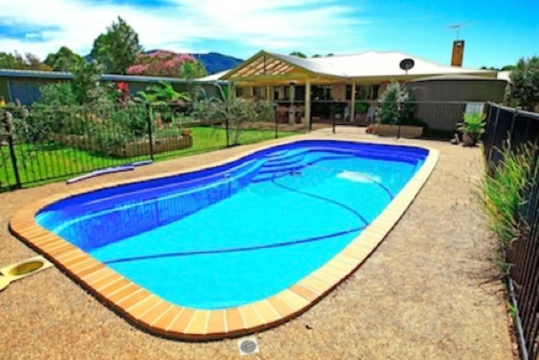 Swimming pool in Yarrahapinni Homestead