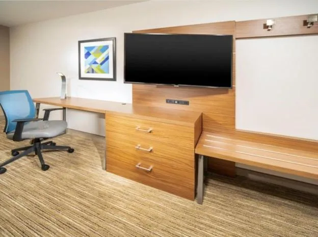TV and multimedia in Holiday Inn Express - Brevard by IHG