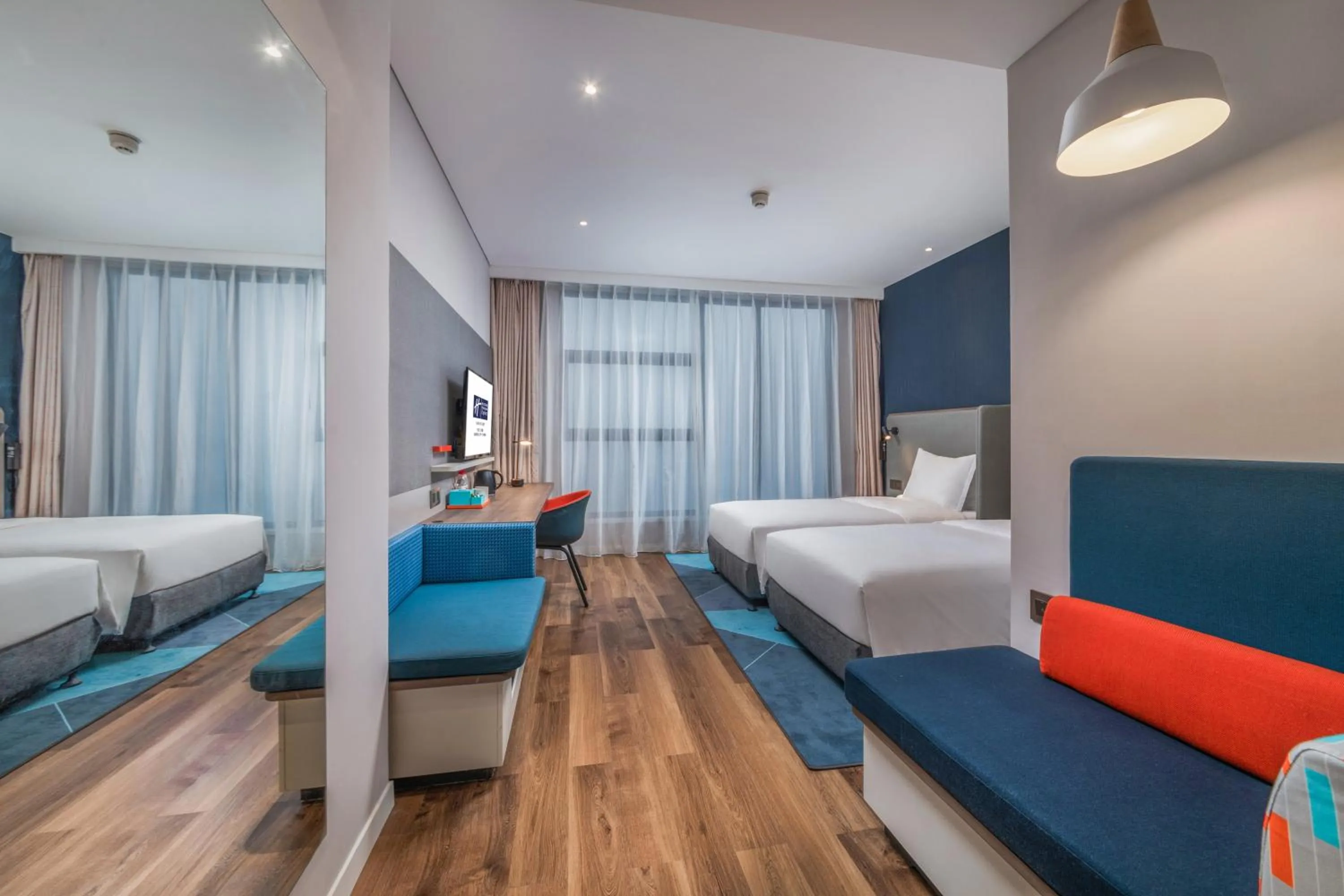 Photo of the whole room in Holiday Inn Express Kaifeng City Center by IHG