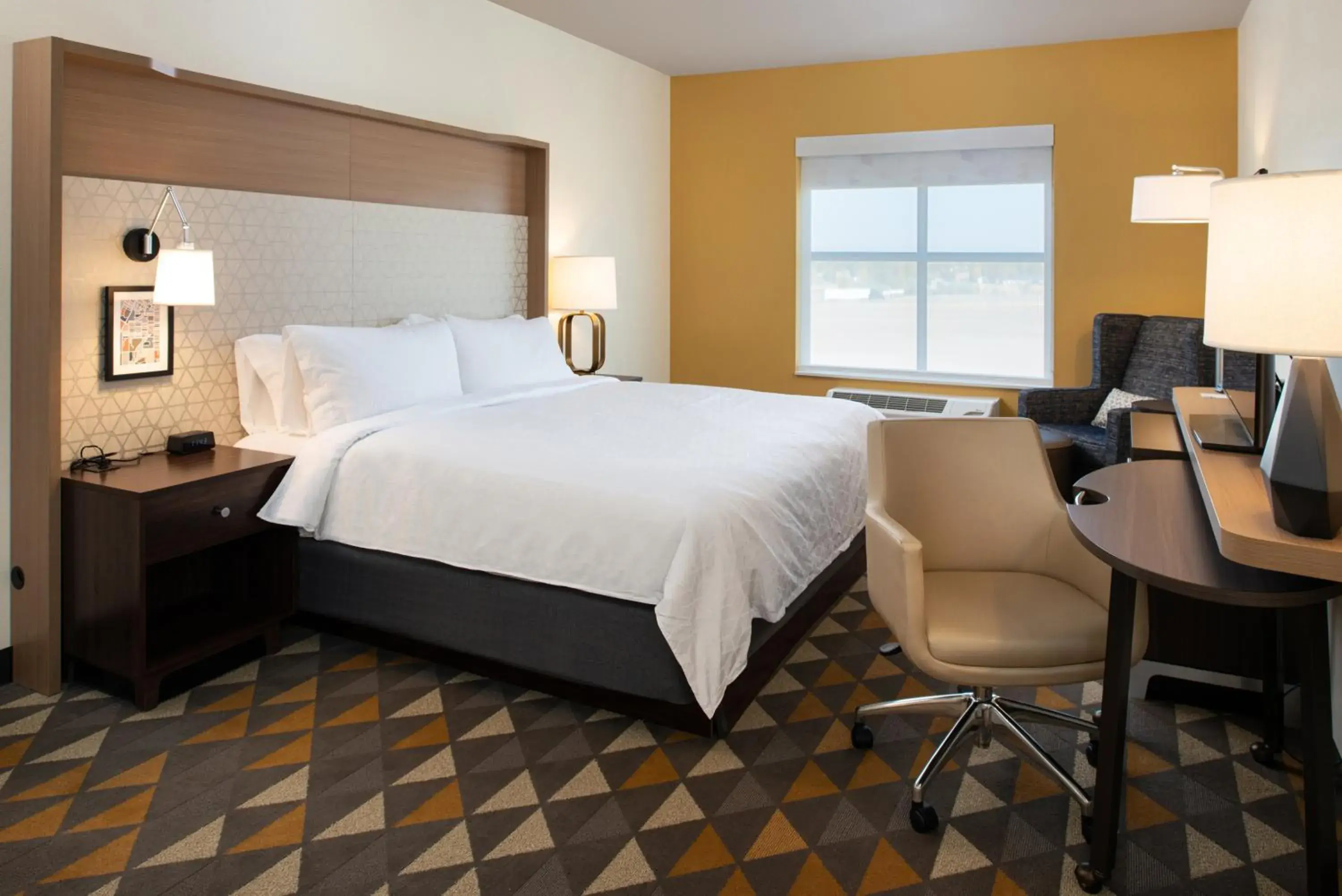 King Room - Hearing Accessible in Holiday Inn & Suites - Idaho Falls by IHG King Room - Hearing Accessible in Holiday Inn & Suites - Idaho Falls by IHG