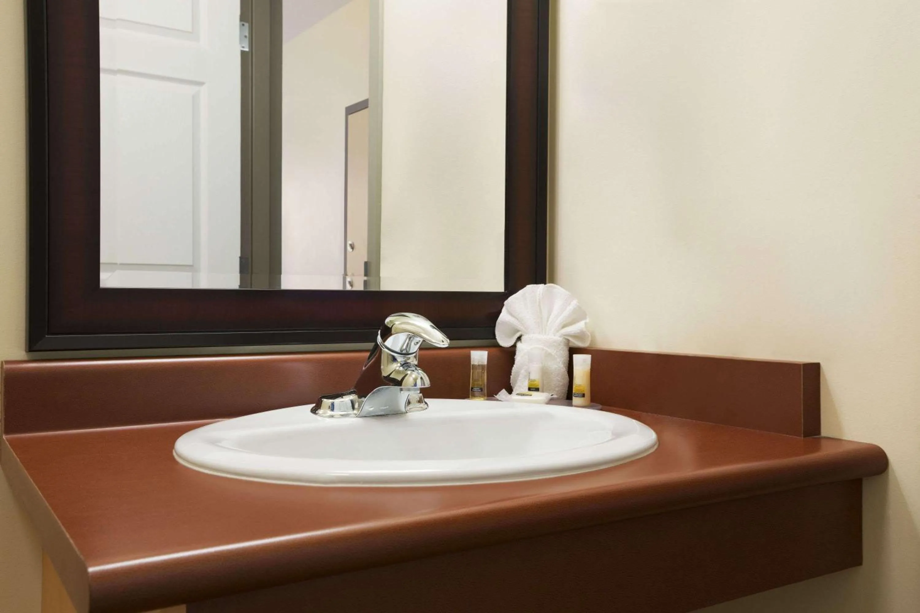 Photo of the whole room in Days Inn by Wyndham Dawson Creek